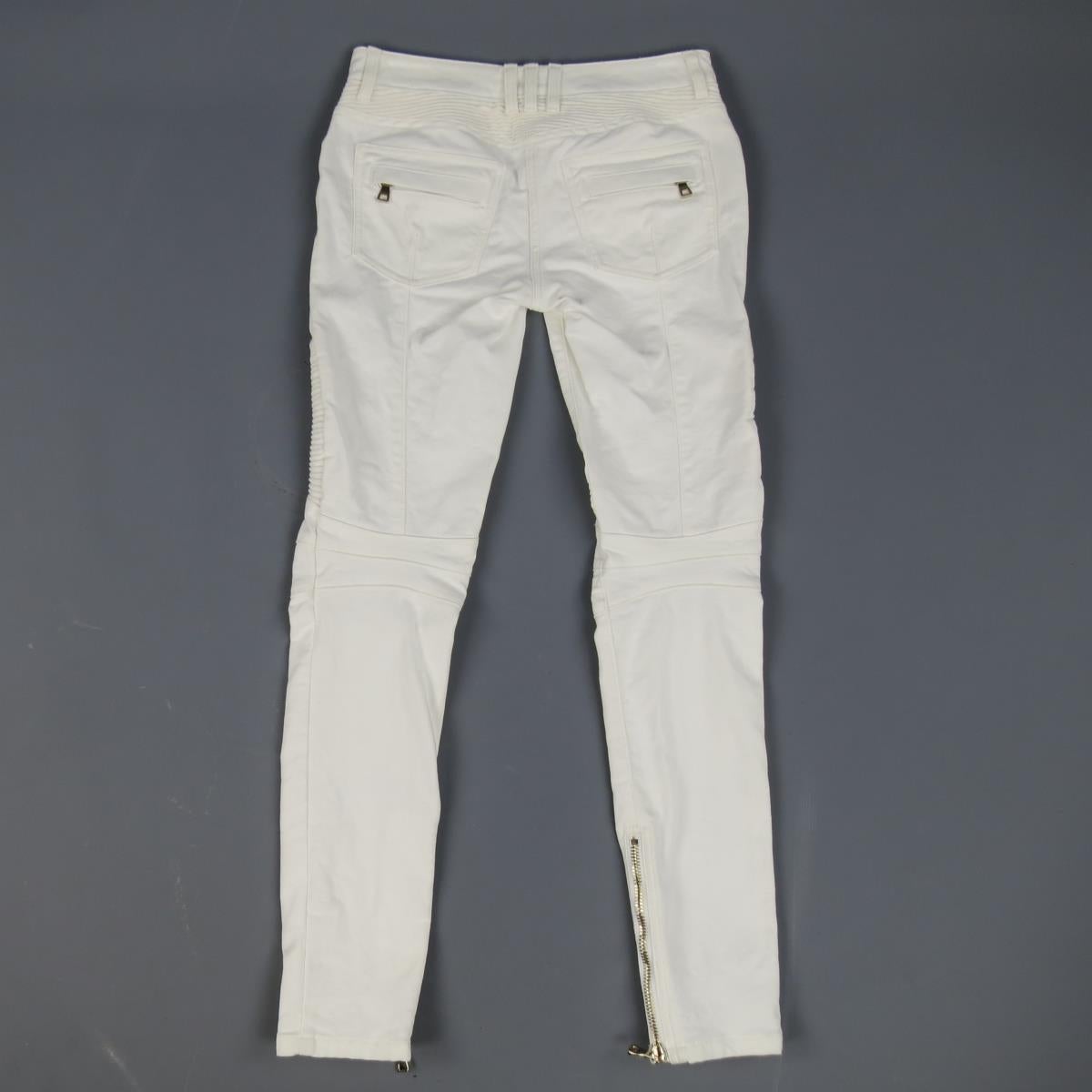 Signature BALMAIN motorcycle jeans in a white cotton twill featuring 
a low rise, double zip frontal pockets, simulated knee pads, ribbed panels, and zip leg closure. 
Excellent Pre-Owned Condition.
 

Marked:   36
 

Measurements: 
  
l	Waist: 30