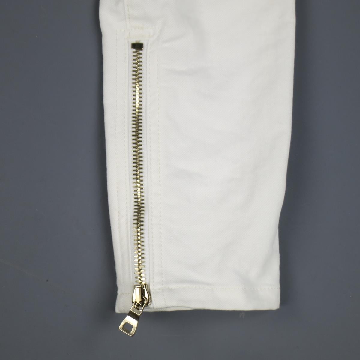 BALMAIN Size 4 White Cotton Gold Zip Moto Jeans In Excellent Condition For Sale In San Francisco, CA
