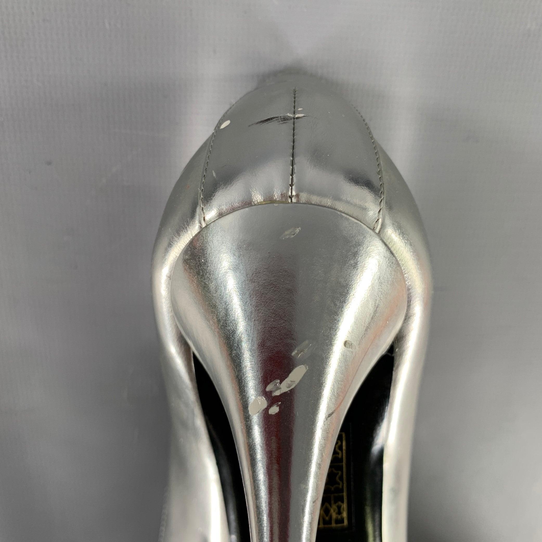 Balmain Taglia 6 Argento Patent Leather Peep Toe Heels Pumps in vendita 6