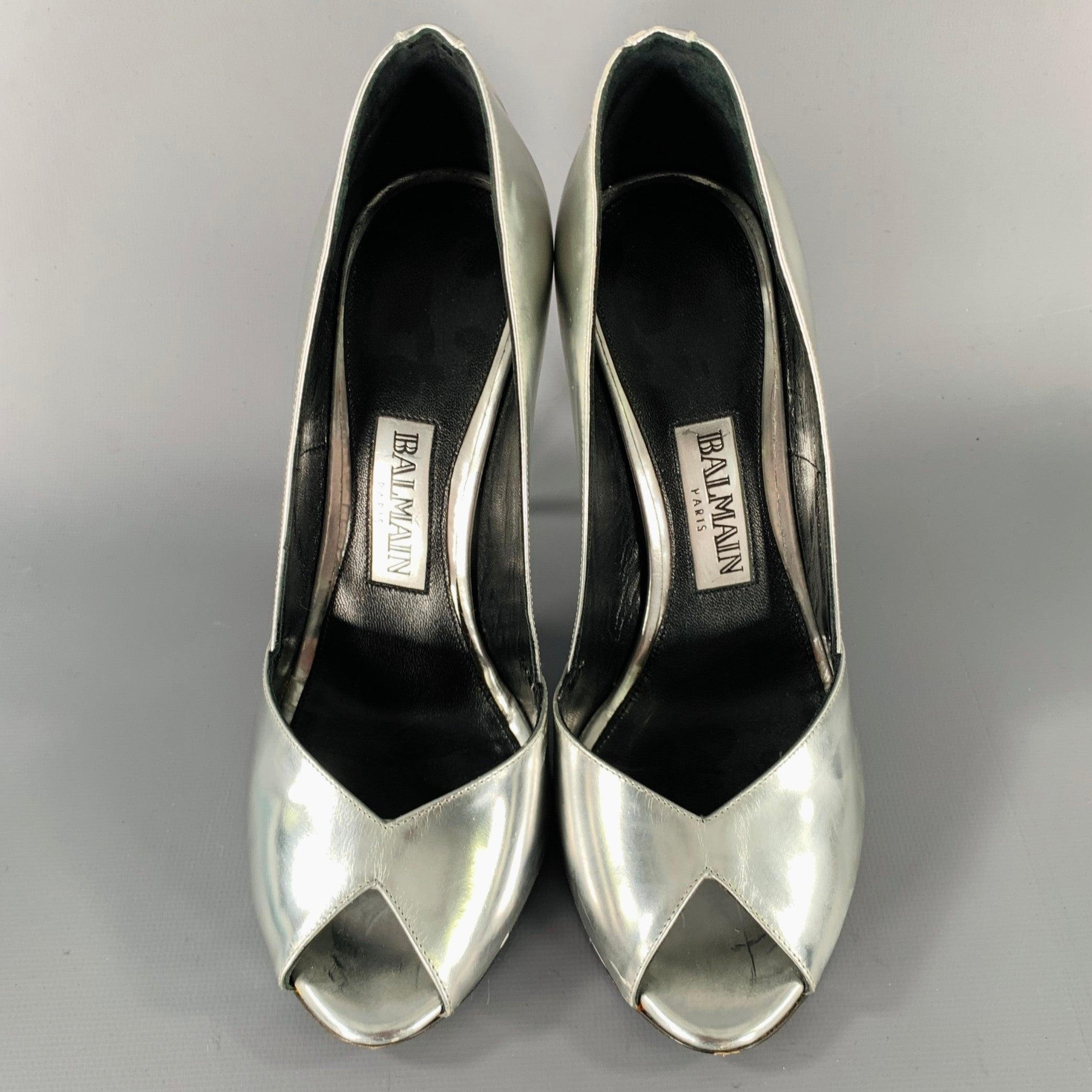 Balmain Taglia 6 Argento Patent Leather Peep Toe Heels Pumps In condizioni buone in vendita a San Francisco, CA