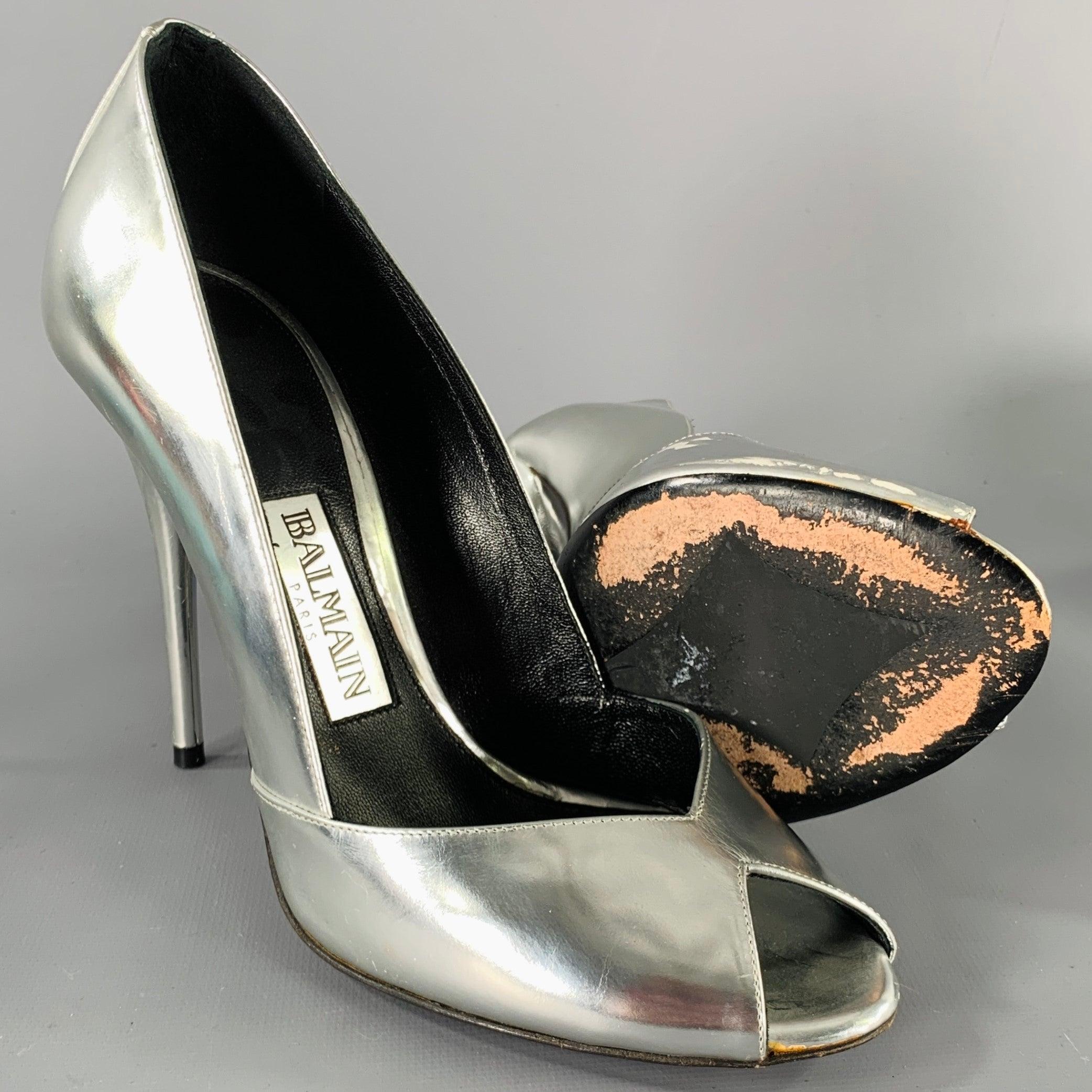 Donna Balmain Taglia 6 Argento Patent Leather Peep Toe Heels Pumps in vendita