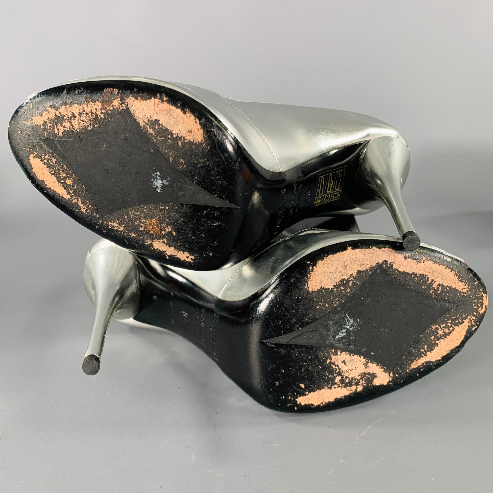 Balmain Taglia 6 Argento Patent Leather Peep Toe Heels Pumps in vendita 1