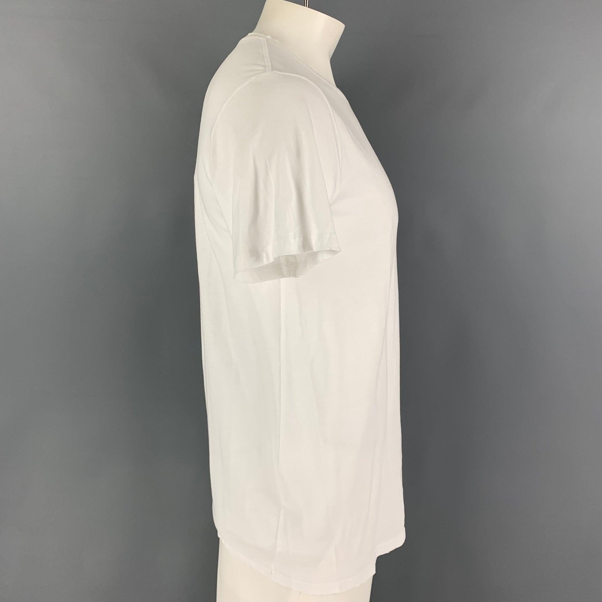 BALMAIN t-shirt comes in a white cotton featuring distressed details, slim fit, and a crew-neck. Made in Italy.
Excellent
Pre-Owned Condition. 

Marked:   XL  

Measurements: 
 
Shoulder: 18 inches Chest: 40 inches Sleeve: 8 inches Length: 28.5