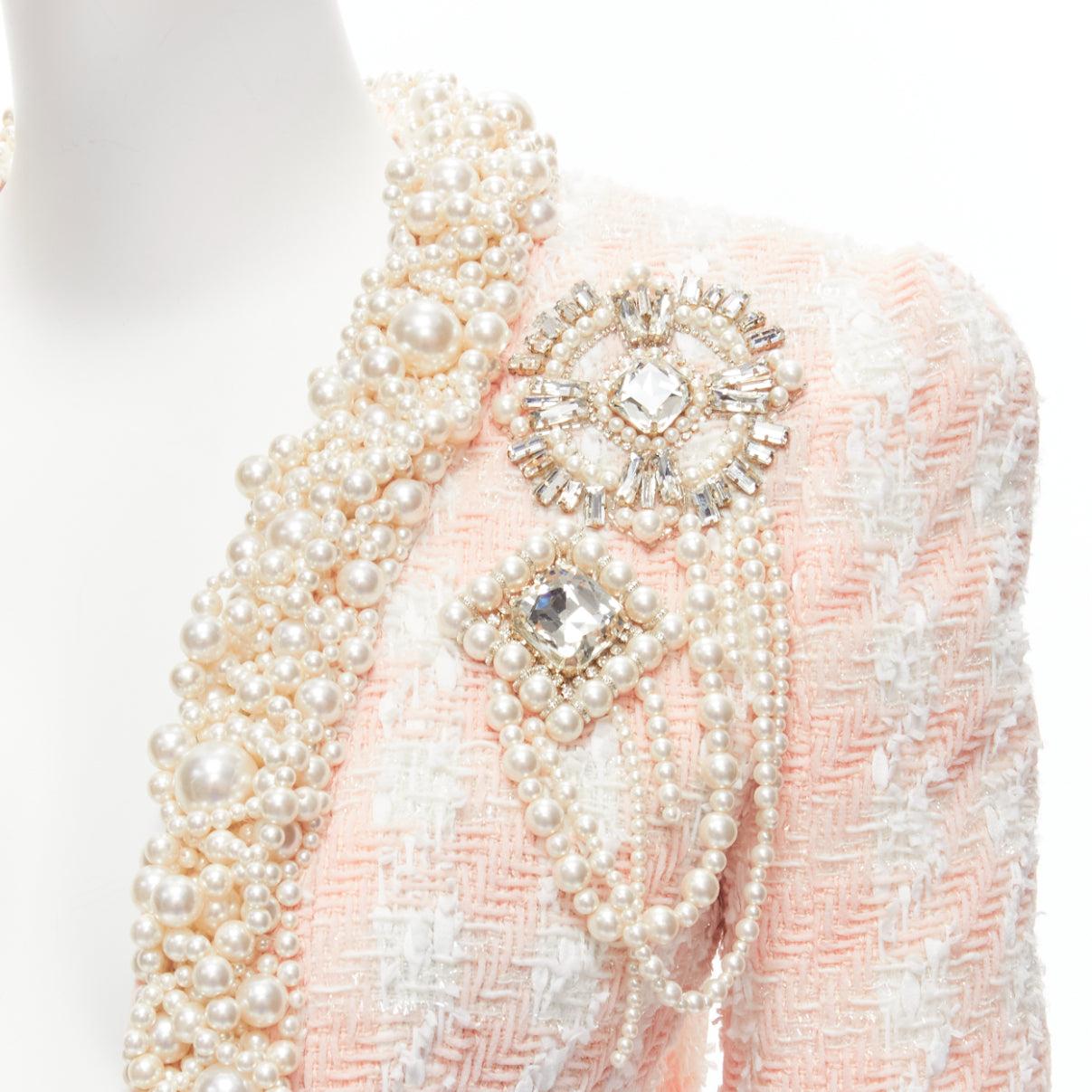 BALMAIN Spencer pink white metallic tweed pearl embellished blazer jacket FR34 XS
Reference: AAWC/A00518
Brand: Balmain
Designer: Olivier Rousteing
Model: Spencer
Material: Tweed, Faux Pearl
Color: White, Pink
Pattern: Tweed
Lining: White