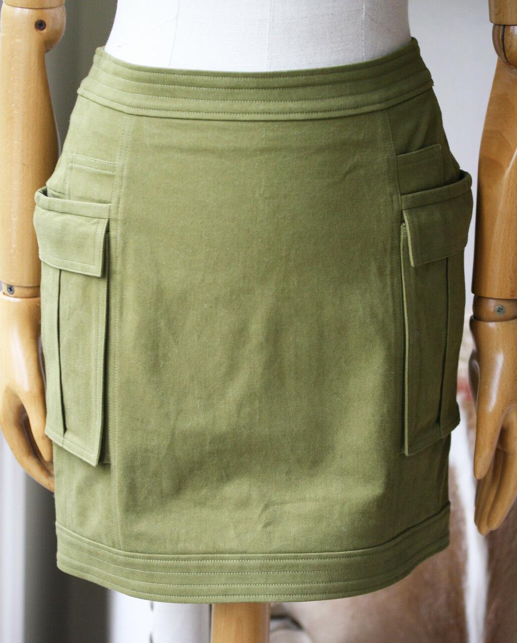 A variety of pockets gives Balmain's army-green skirt a utilitarian feel. 
This stretch-cotton twill piece is fully lined and finished with a chunky zip fastening through the back. 
Green stretch-cotton twill. 
Zip fastening along back. 
97% Cotton,