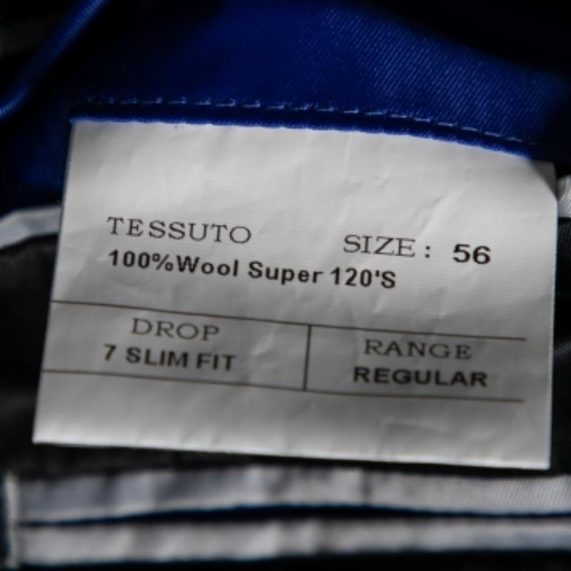 Dieser Anzug von Balmain Vintage zeichnet sich durch eine tadellose Schnittführung, eine gute Passform und die Verwendung hochwertiger MATERIALIEN aus und verhilft Ihnen zu einem gepflegten Auftritt. Kombinieren Sie ihn mit Oxfords oder Loafers, um