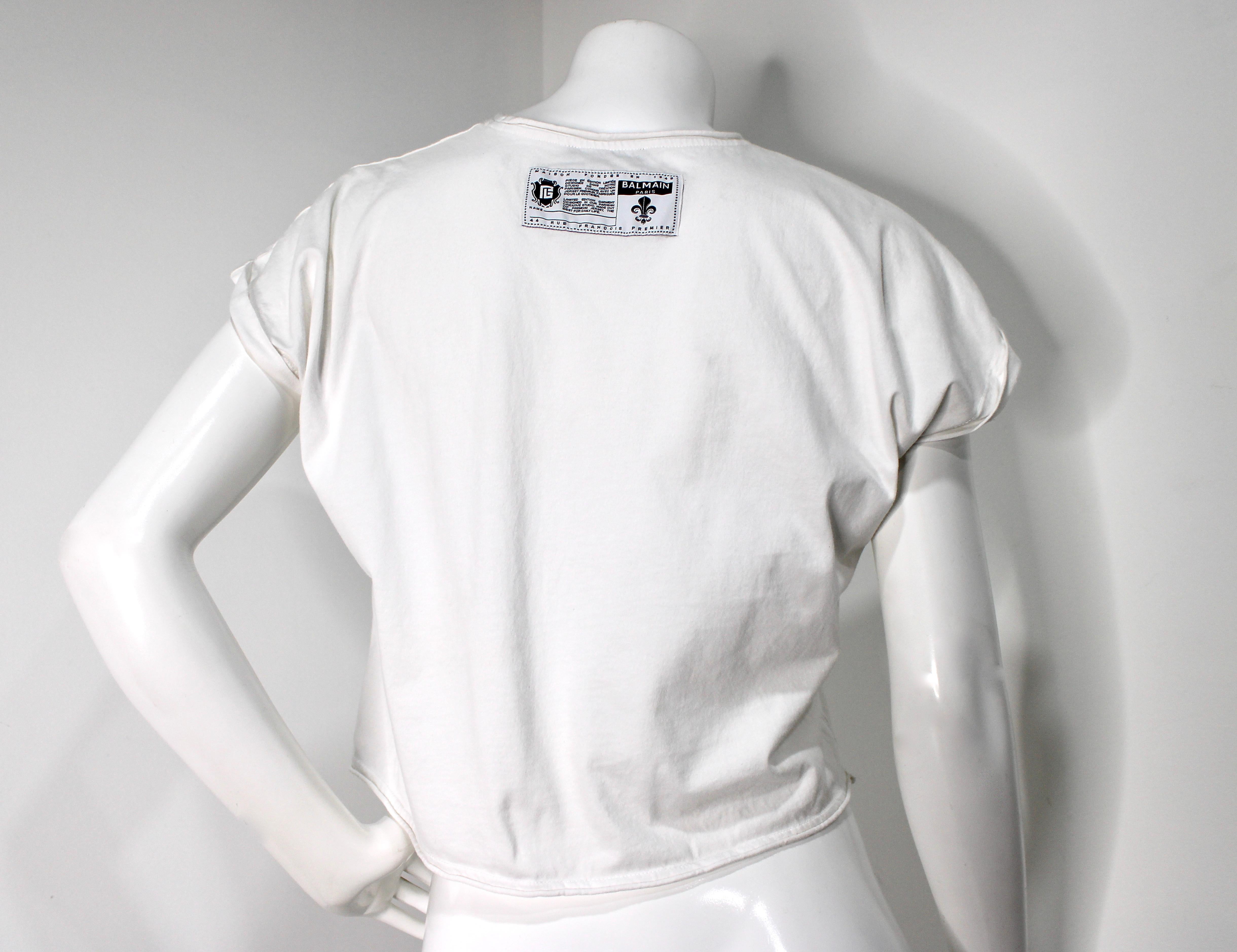 Balmain Weißes und schwarzes T-Shirt aus Baumwolle im Graffiti-Stil Damen im Angebot