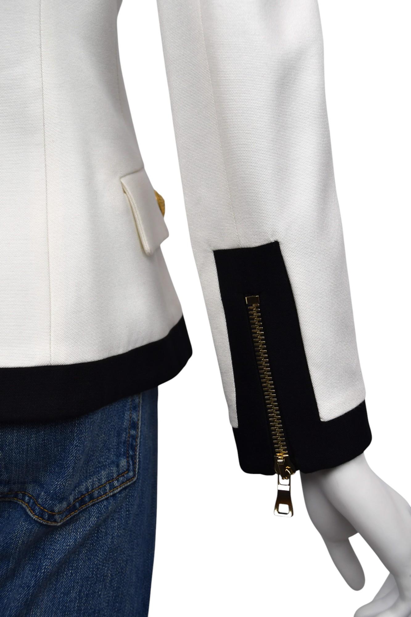 Grigio Blazer doppiopetto Balmain con finiture bianche e nere  Taglia US 6 in vendita