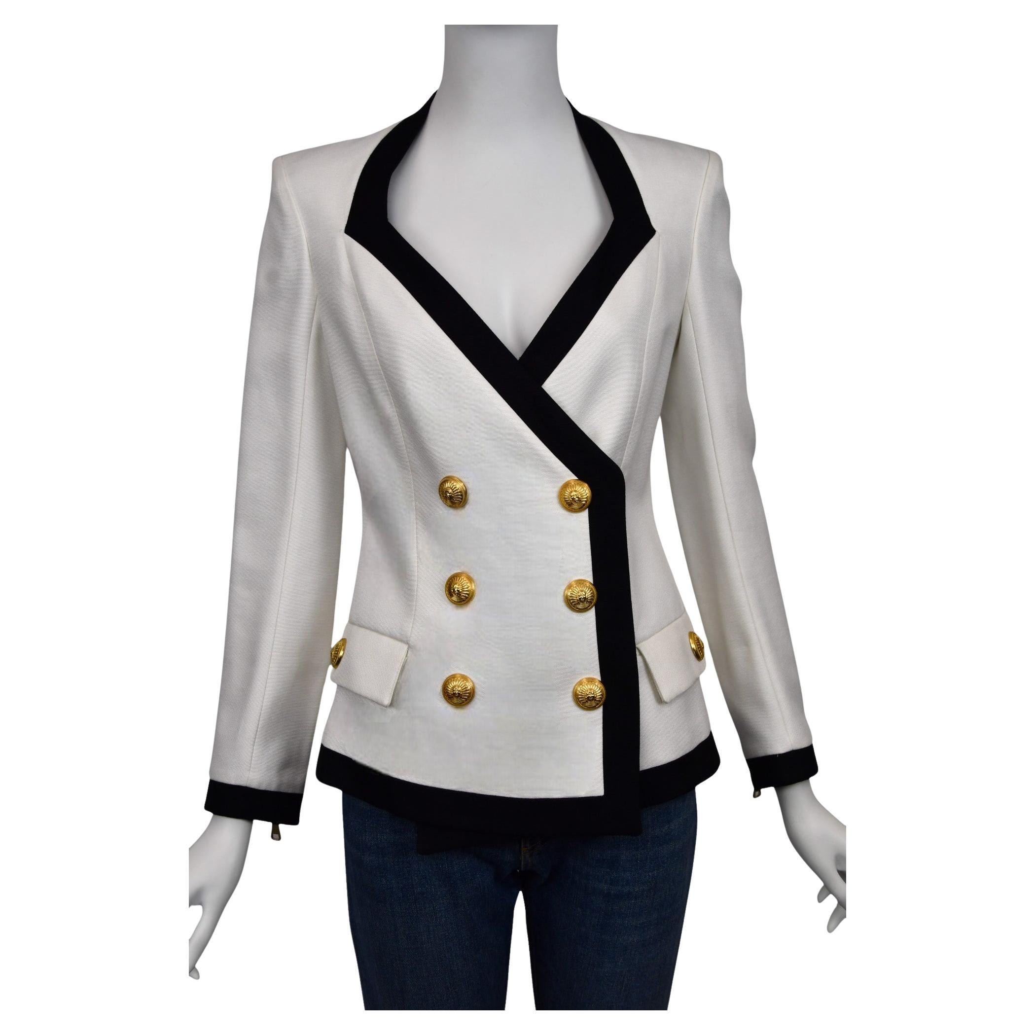 Blazer doppiopetto Balmain con finiture bianche e nere  Taglia US 6 in vendita