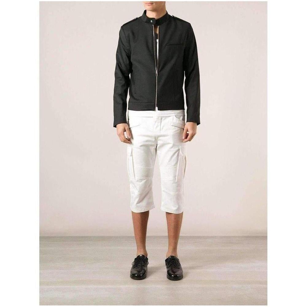 White cotton cargo biker shorts from Balmain featuring a concealed front fastening, belt loops, two front pockets, front zipped pockets, a rear logo patch, rear zipped pockets,  two side flap pockets and a knee length. This item is true to fit.