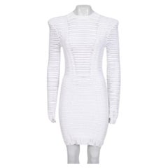 Vestido ajustado blanco de Balmain, de alrededor de 2020, de punto calado con detalles metálicos dorados, talla S