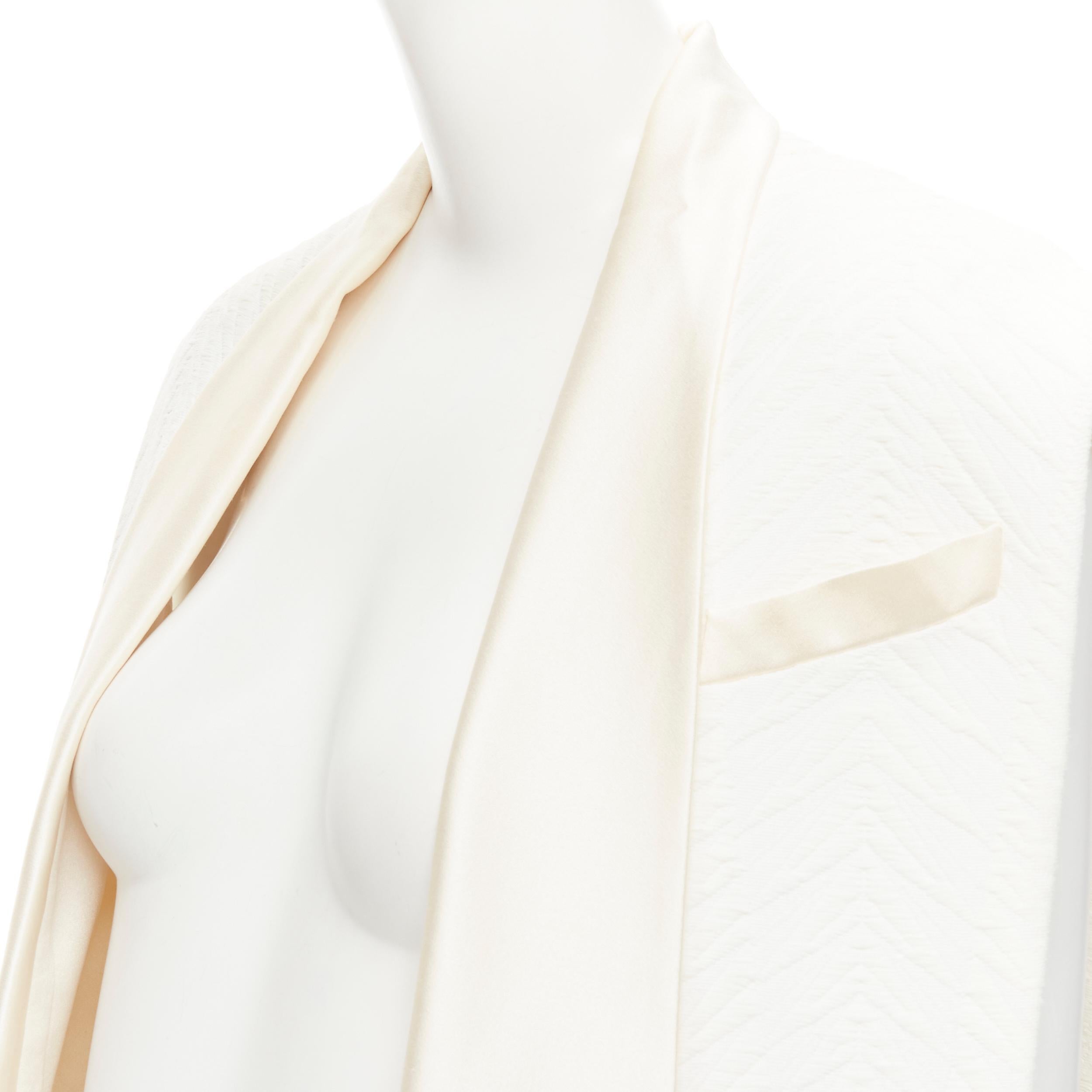 BALMAIN white geometric jacquard wide silk collar boxy vest jacket FR34 XS 
Reference: KEDG/A00035 
Brand: Balmain 
Designer: Olivier Rousteing 
Material: Polyamide 
Color: White 
Pattern: Solid 
Closure: Open front 
Extra Detail: Geometric