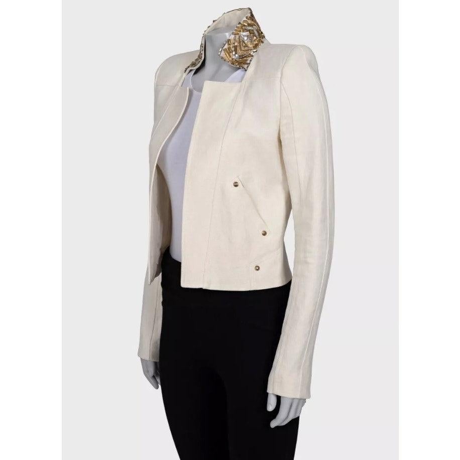 Step out in style with this stunning Balmain linen jacket! This elegant white jacket features a crystal-embellished collar and gold-tone hardware, adding a touch of luxury to any outfit. Perfect for both casual and formal occasions. 

Size: FR38 (M,