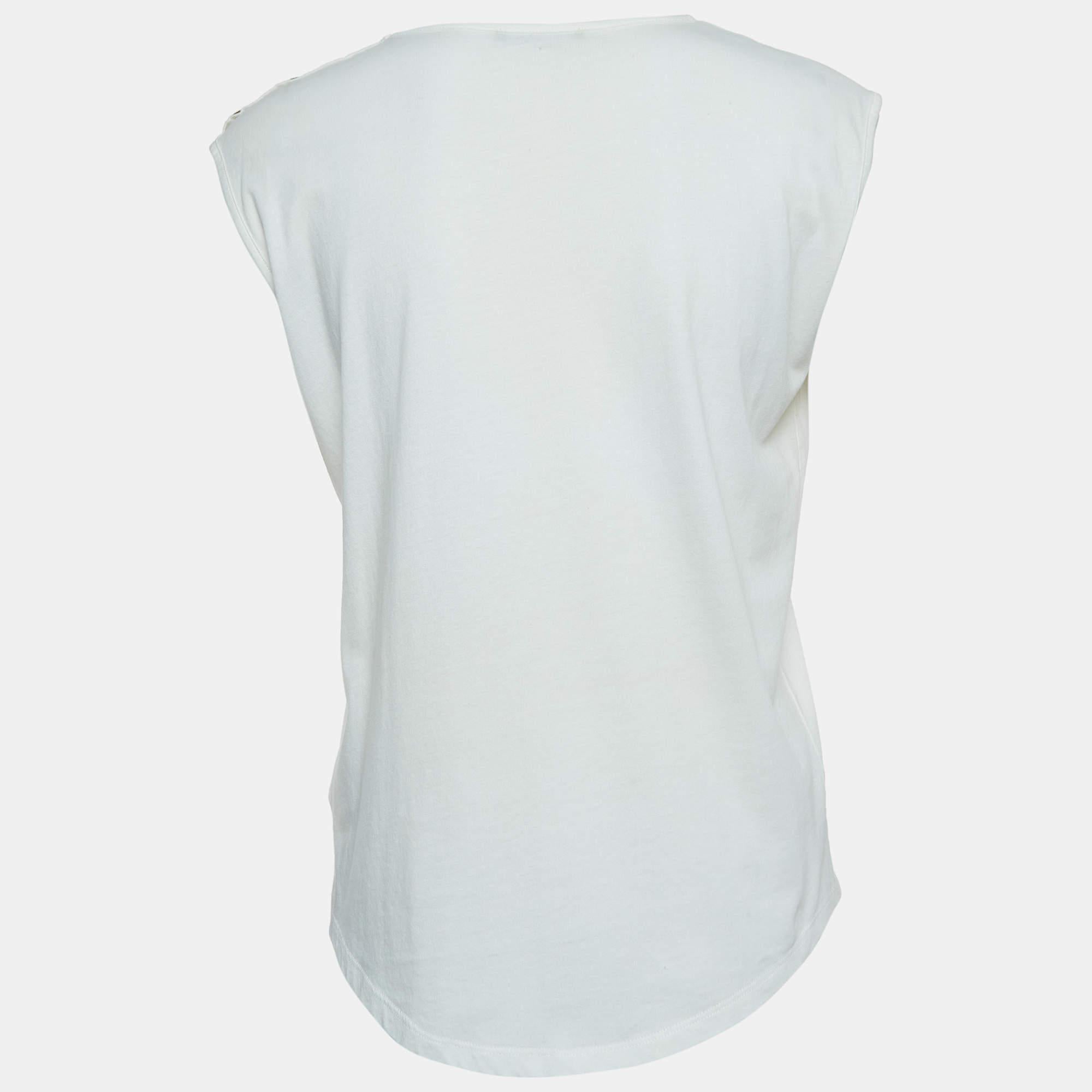 Find great style and comfort while wearing this designer top. Tailored using the best fabric, the creation has been given immense detail. Style it with a skirt and heels.