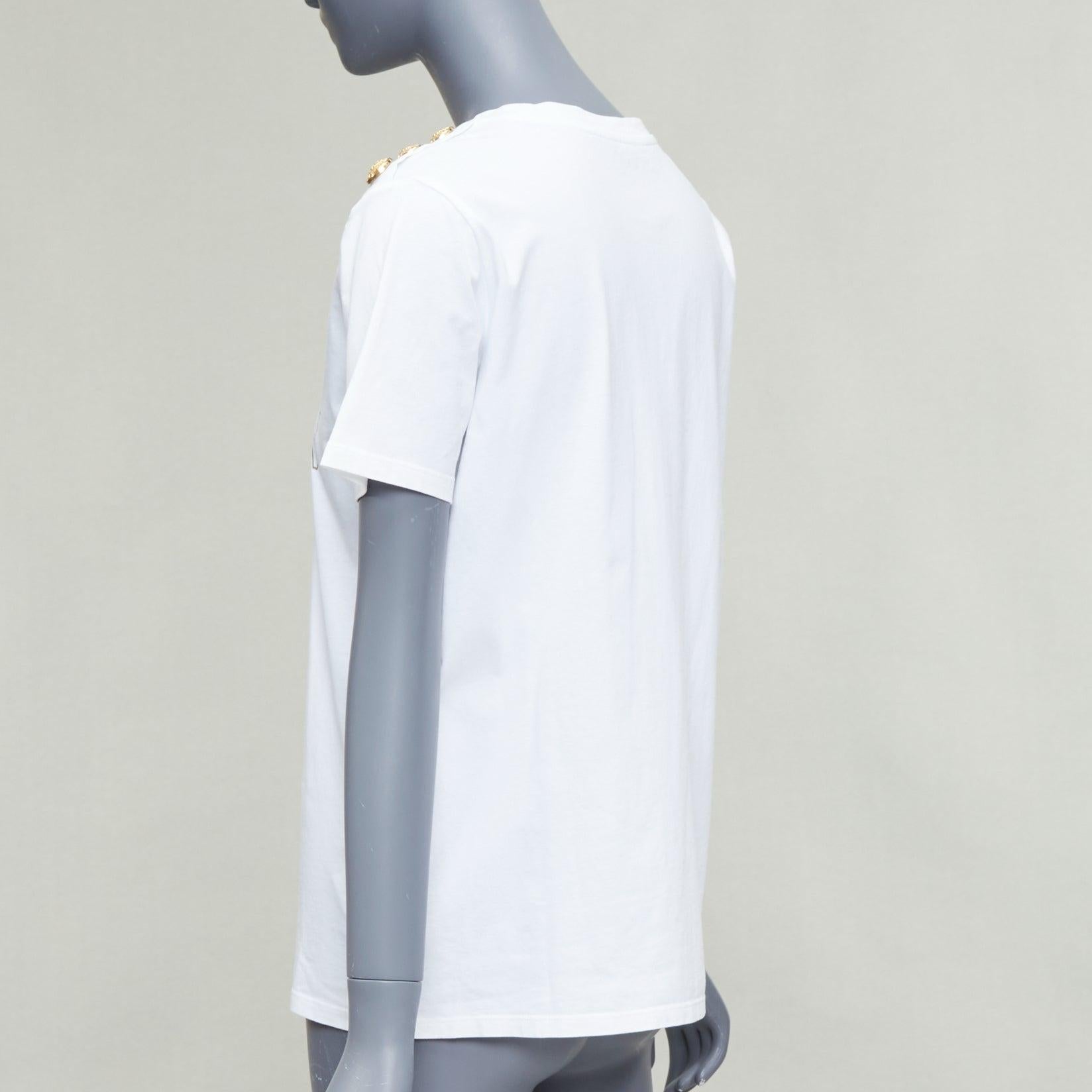 Balmain bianco metallizzato oro stampa logo con bottoni sulla spalla tshirt FR38 M in vendita 1