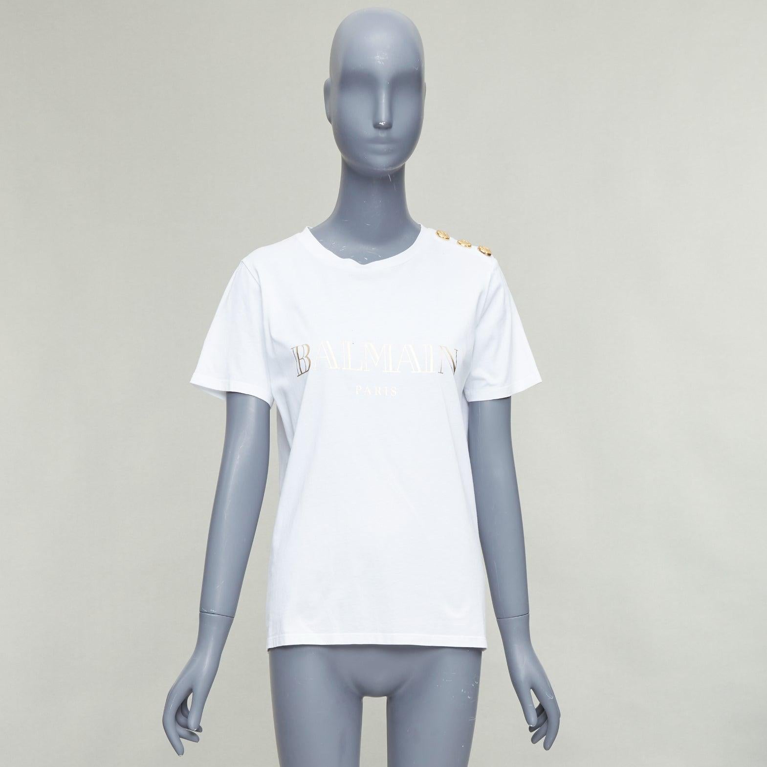 Balmain bianco metallizzato oro stampa logo con bottoni sulla spalla tshirt FR38 M in vendita 4