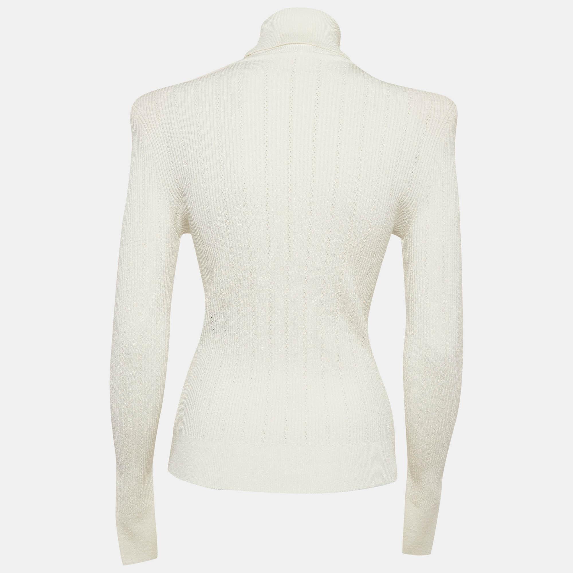 Ce pull-over de créateur est fabuleux. Il est confectionné dans des matériaux nobles et présente des manches longues. Associez-le à un pantalon et à des baskets pour un look cool.