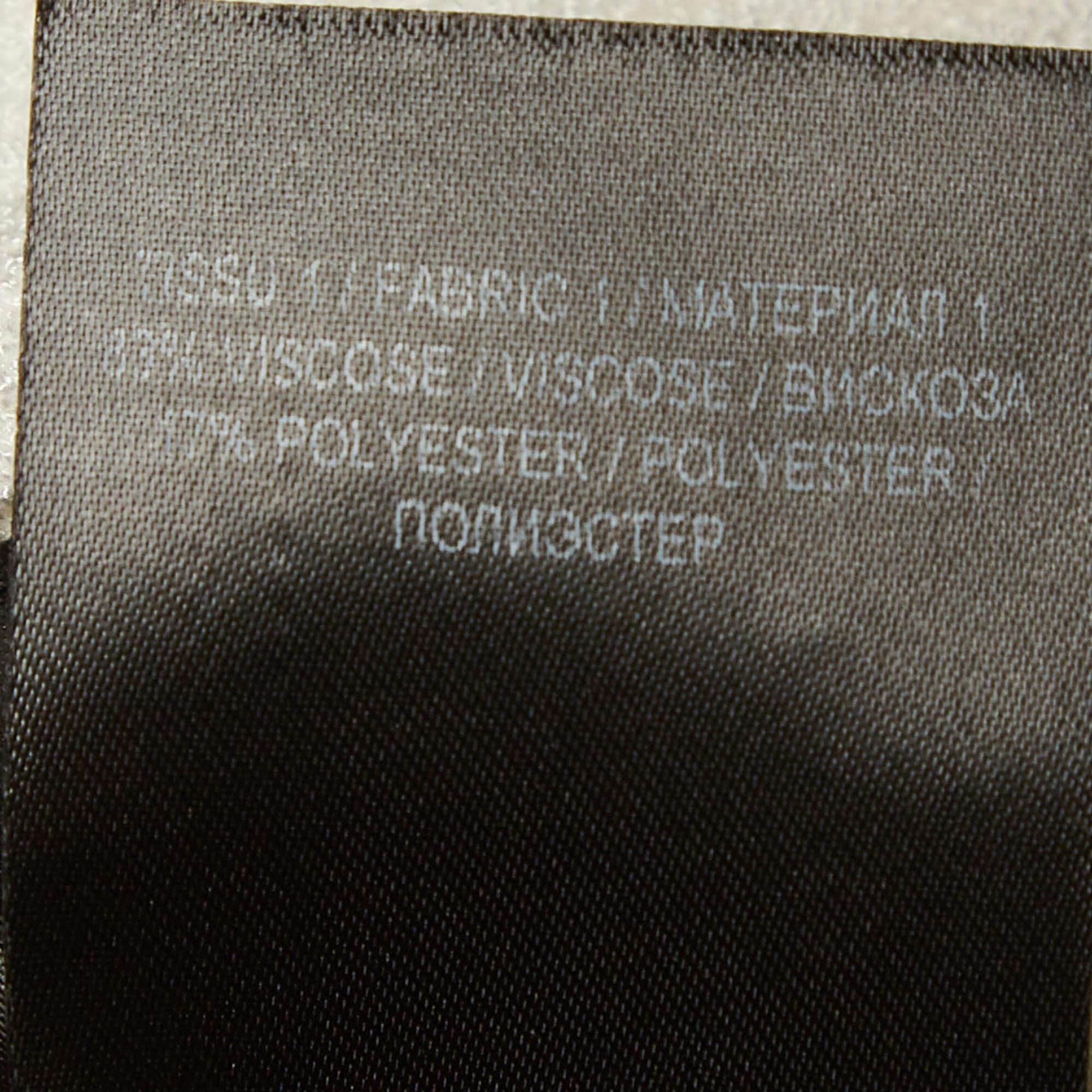 Pull à col roulé Balmain, épaules structurées et tricot côtelé blanc M en vente 2
