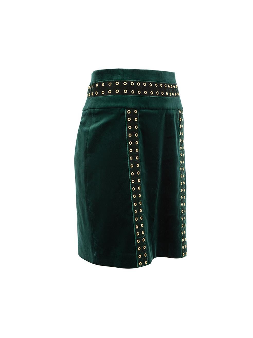 CONDITION is Very good. Minimal wear to skirt is evident. Minimal wear to the velvet exterior and there are some imprints to the material from the eyelets on this used Pierre Balmain designer resale item. 



Details


Green

Velvet

Mini