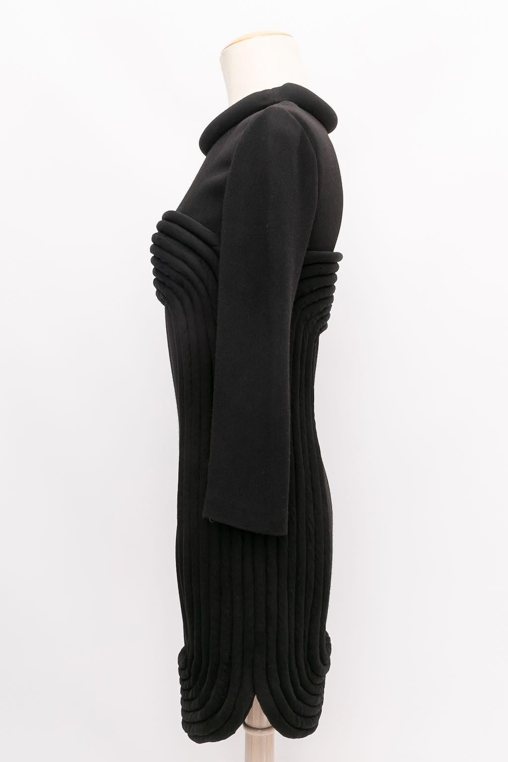 Balmain - Dress composed of wool and silk. No composition or size tag, it fits a size 36FR/38FR.

Additional information: 
Dimensions: Shoulders: 41 cm (16.14