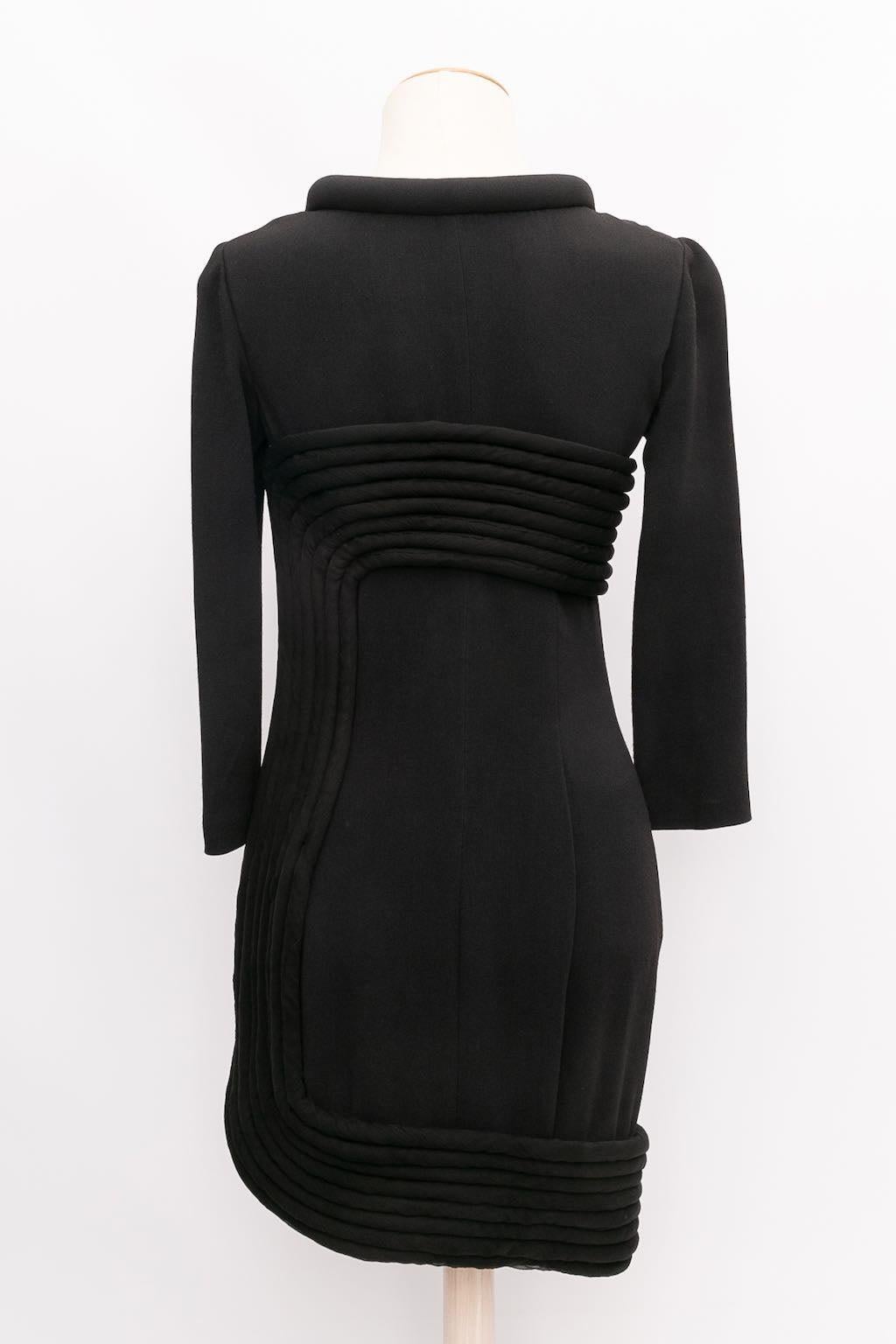 Schwarzes Balmain-Kleid aus Wolle und Seide im Zustand „Hervorragend“ im Angebot in SAINT-OUEN-SUR-SEINE, FR
