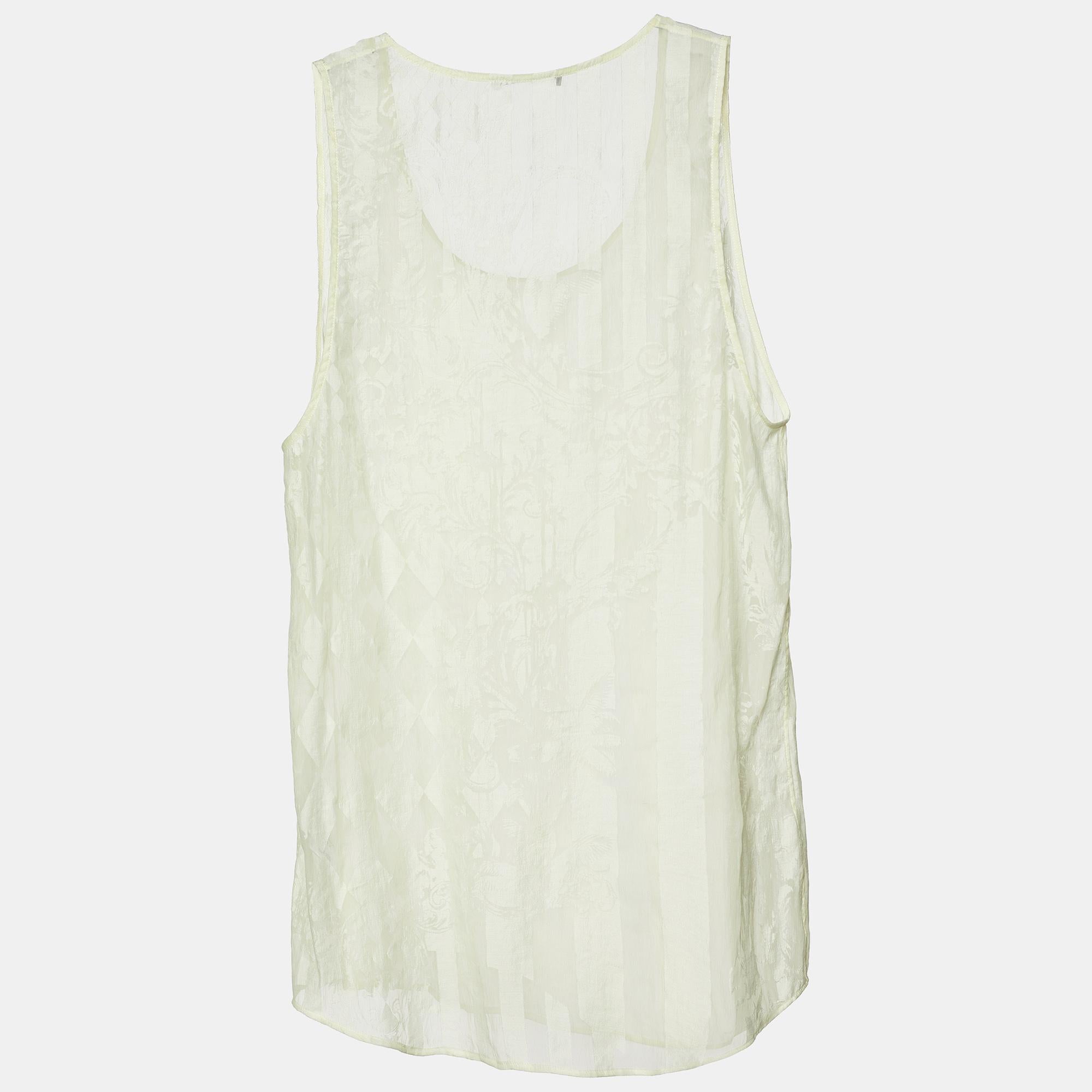 Easy to pair with skirts, jeans, or tailored pants, this Balmain tank top ensures versatile styling options. Made using quality fabrics, it features a scoop neckline, patterns all over, and a comfortable, loose fit.

