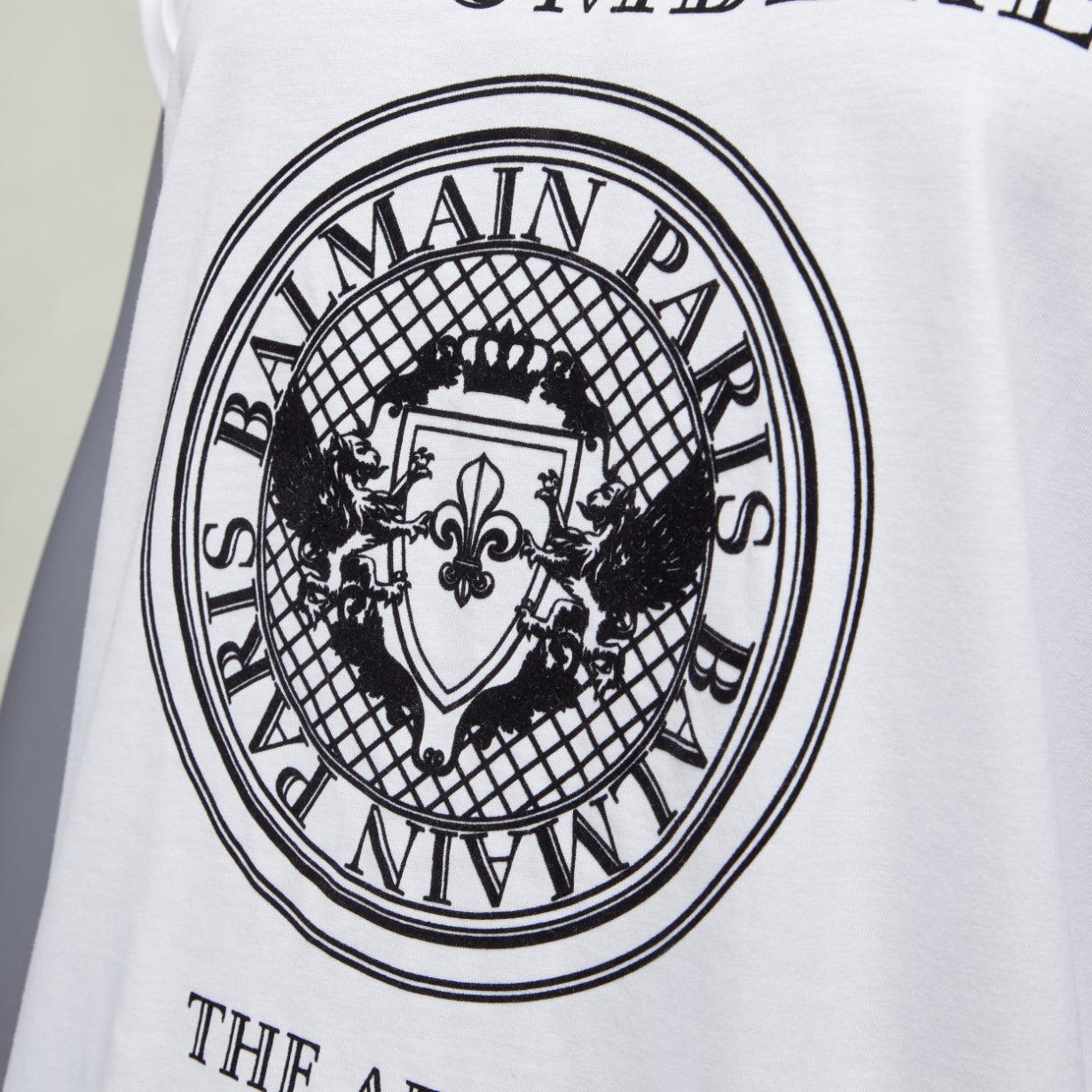 BALMAIN You Are Outnumbered Army - T-shirt blanc imprimé velours FR36 XS
Référence : AAWC/A00768
Marque : Balmain
Designer : Olivier Rousteing
Collectional : Vous êtes dépassés
Matériau : Coton
Couleur : Blanc, Noir
Motif : Solide
Détails