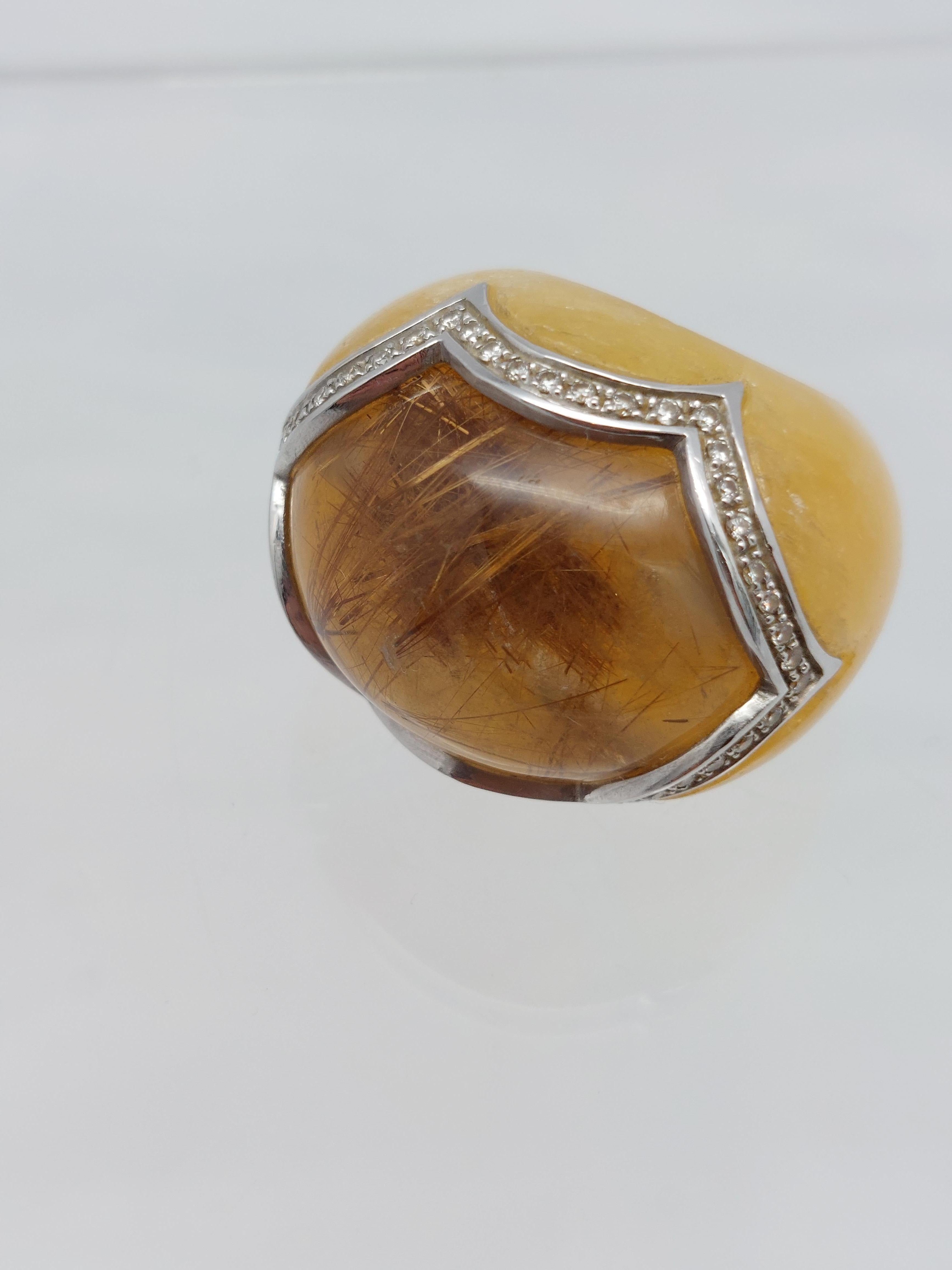 Massive Ring......................
Anello di aragonite incisa con quarzo rutilato centrale incastonato
con diamanti Nature in oro bianco 18 carati.
Misure dell'anello  1  1/2 