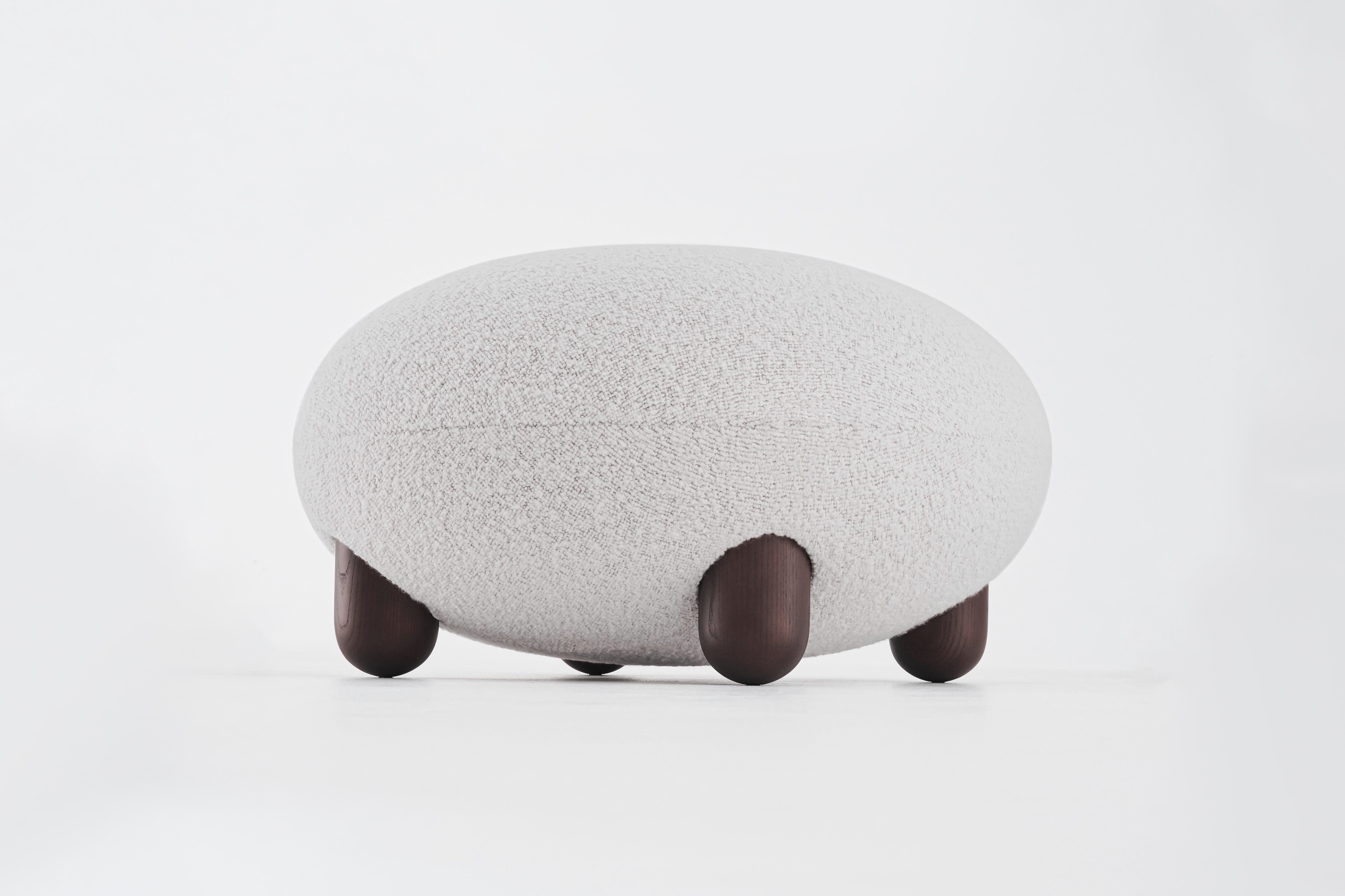 Pouf Baloo Boucle Flock di NOOM
Dimensioni: D. 70 x H. 41 cm 
Materiali: Wood, compensato, metallo, schiuma stampata, tessuto...
Peso: 15 kg

Disponibile anche in altri materiali e colori.

La collezione di mobili 