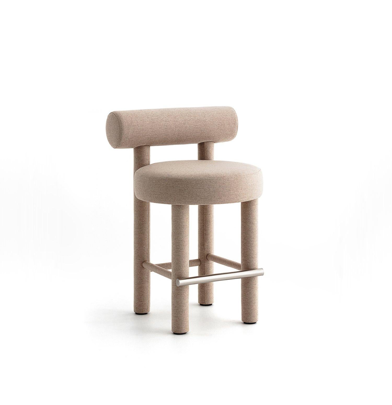 Baloo Boucle Gropius Counter Chair CS1 by NOOM
Dimensions : L 57 x P 57 x H 88 cm 
MATERIAL : Bois de frêne, contreplaqué, mousse, mousse moulée, textile.
Poids : 12,2 kg

Également disponible dans d'autres matériaux et couleurs.

La collection de
