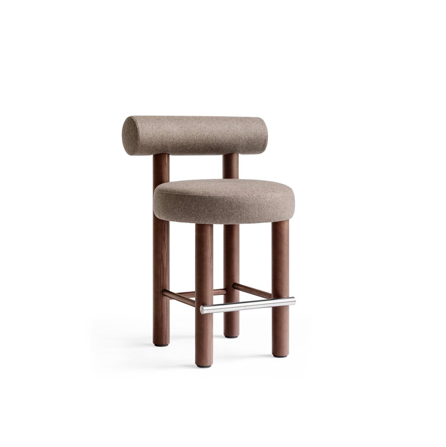 Baloo Boucle Gropius Counter Chair CS2 by NOOM
Dimensions : L 57 x P 57 x H 88 cm 
MATERIAL : Bois de frêne, contreplaqué, mousse, mousse moulée, textile.
Poids : 12,2 kg

Également disponible dans d'autres matériaux et couleurs.

La collection de