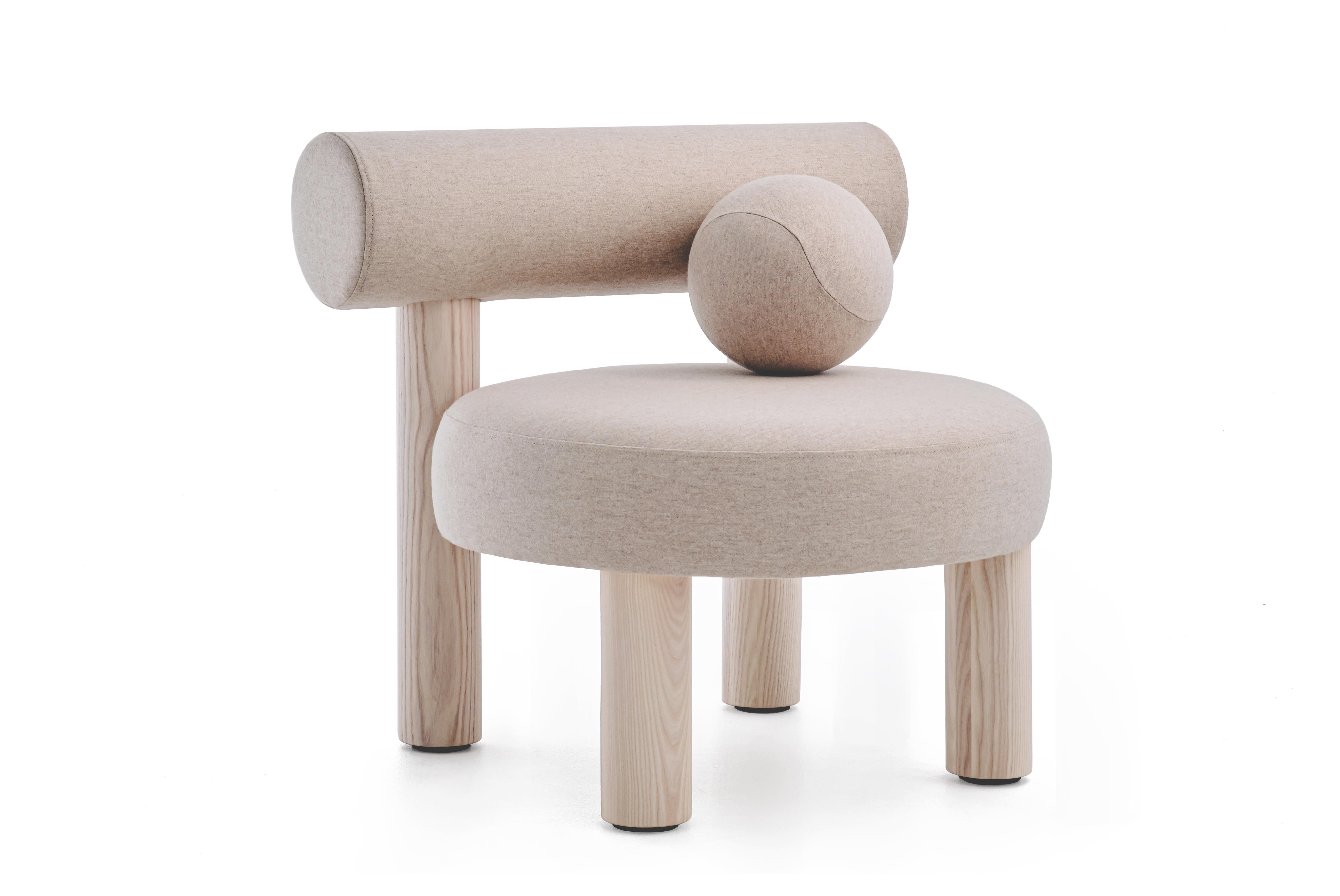 Chaise basse Baloo Boucle Gropius CS2 par NOOM
Dimensions : L 75 x D 75 x H 71 cm 
MATERIAL : Bois de frêne, contreplaqué, mousse, mousse moulée, textile.
Poids : 23 kg

Également disponible dans d'autres matériaux et couleurs.

La nouvelle
