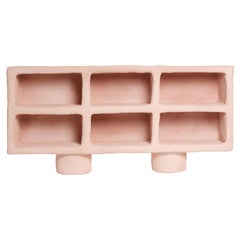 Pastellrosa Beton Grand Baloo Buffet - 6-fache Lagerung von Mary-Lynn & Carlo