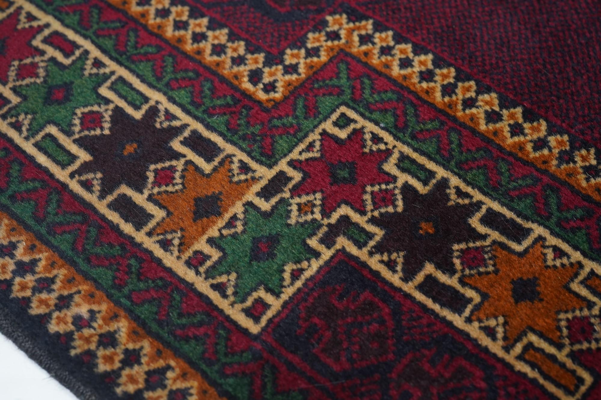 Vintage Balouch Rug 2'9'' x 4'7'' In Excellent Condition For Sale In New York, NY