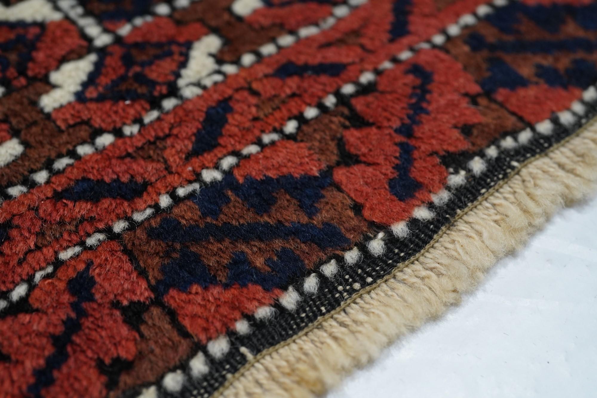 Balouch-Teppich im Vintage-Stil 3'0'' x 5'4'' (Persisch) im Angebot