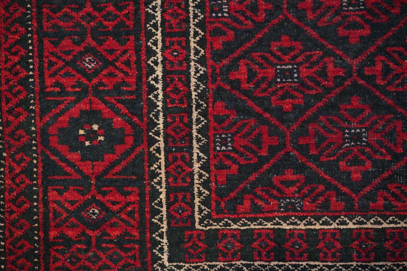 Balouchi rot und schwarz  Vintage Semi-Antik Teppich  Mitte des 20. Jahrhunderts  im Angebot 8