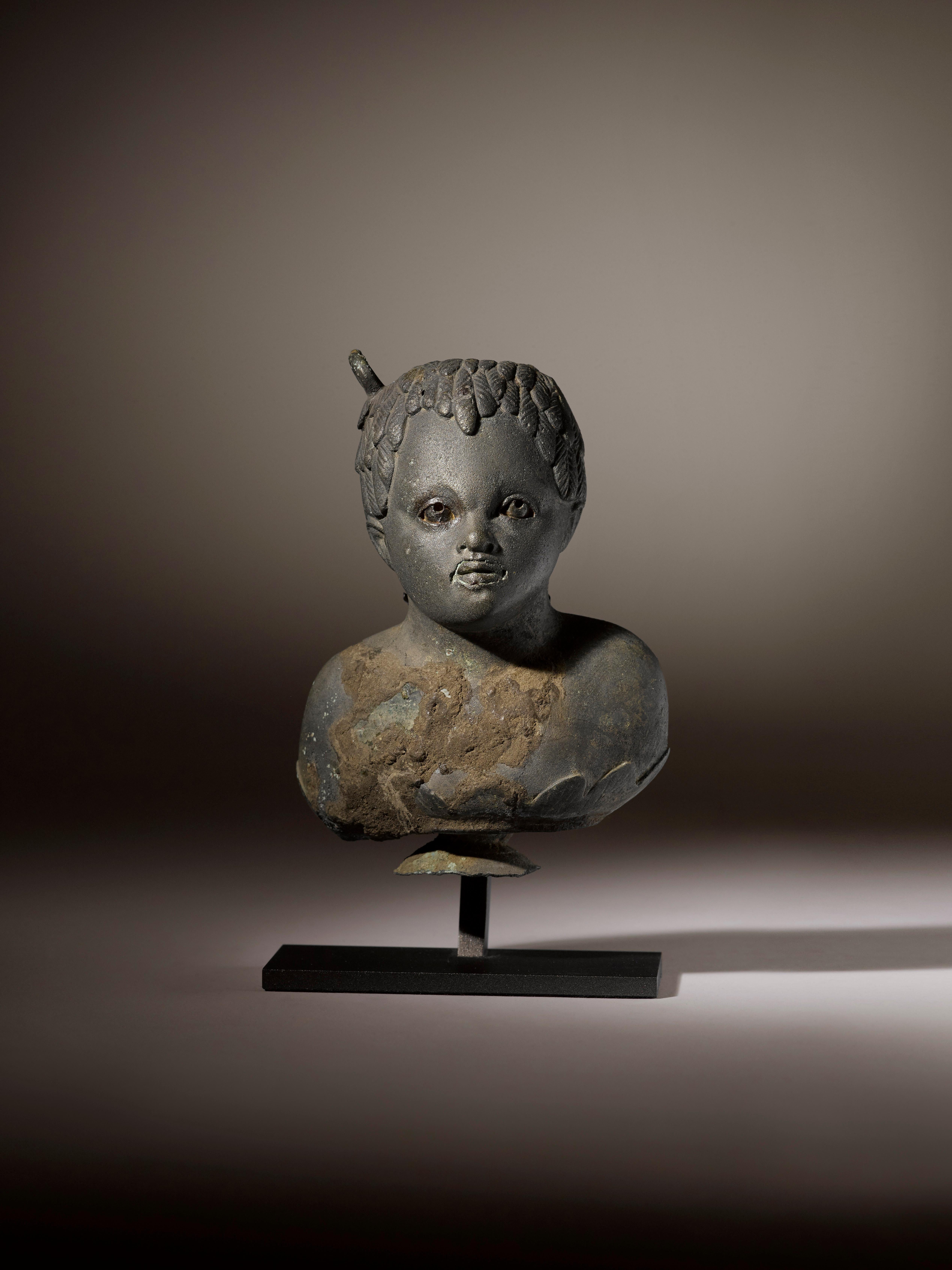 Romain classique Balsamarium en forme de buste de garçon noir - Rome, Ier - IIe siècle apr. en vente
