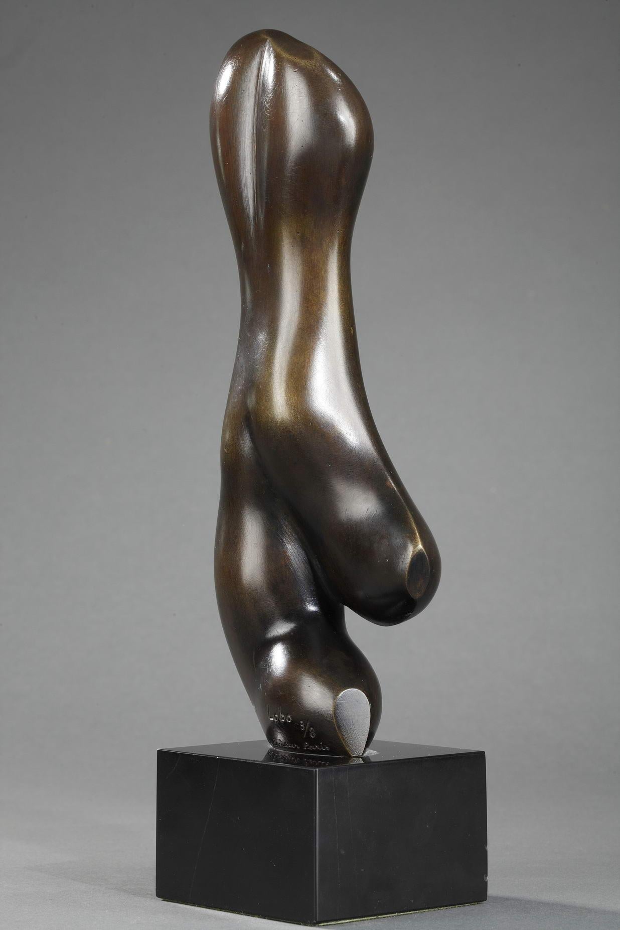 Elan
di Baltasar Lobo (1910-1993)

Una scultura in bronzo con una patina marrone sfumata
Firmato in basso sul retro 