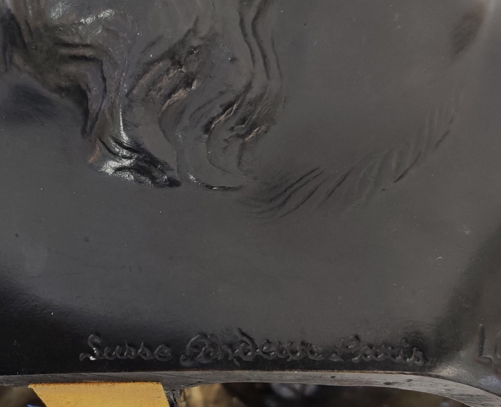 LA MUJER Y EL CENTAURO - Figurative Sculpture Oro de Baltasar Lobo