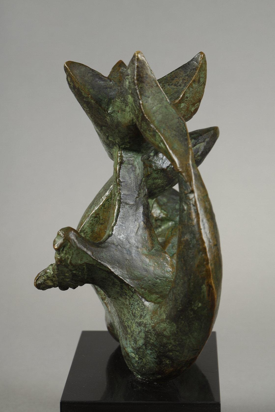 Mutterschaft (Gold), Figurative Sculpture, von Baltasar Lobo