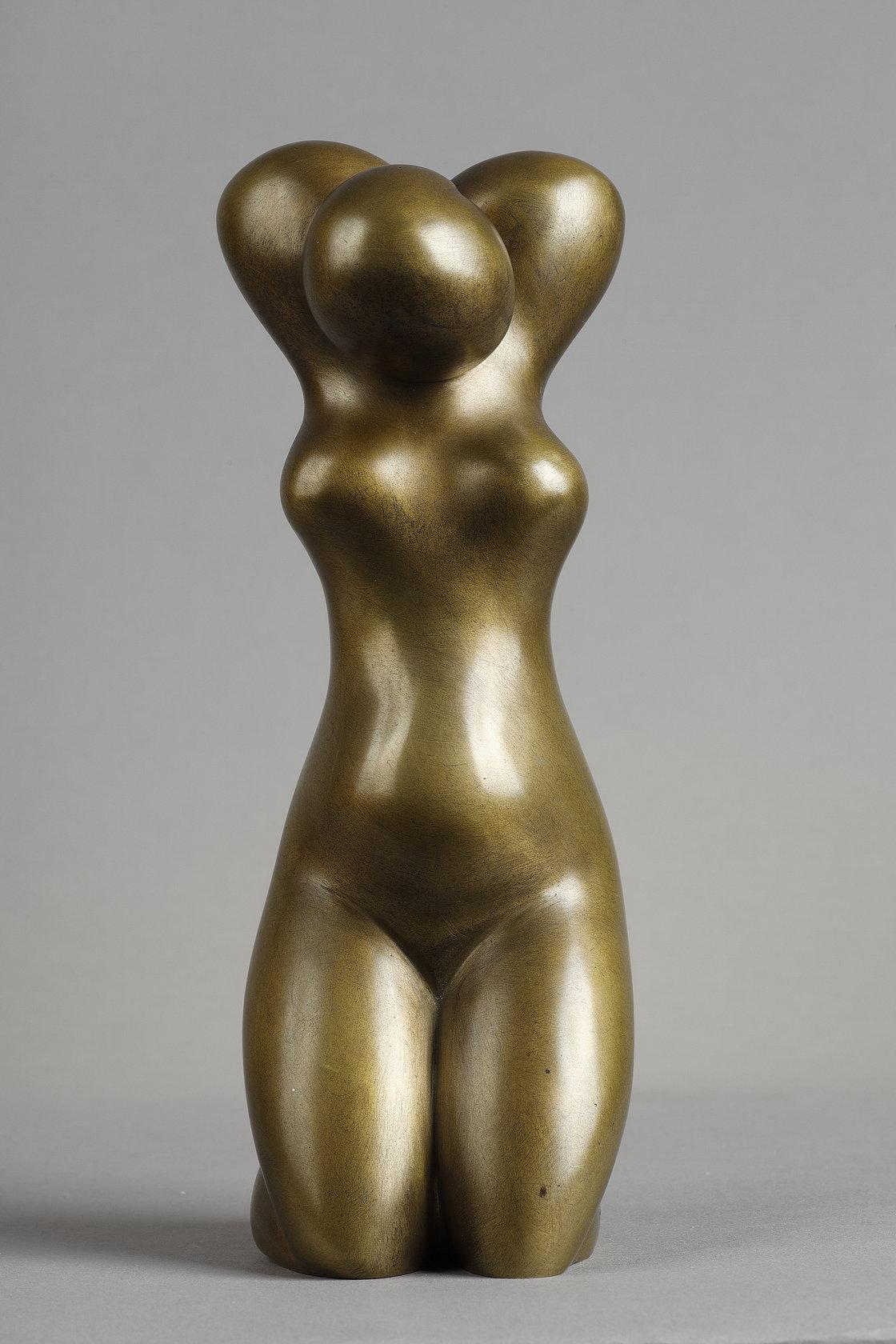 Nude kneeling - Sculpture by Baltasar Lobo