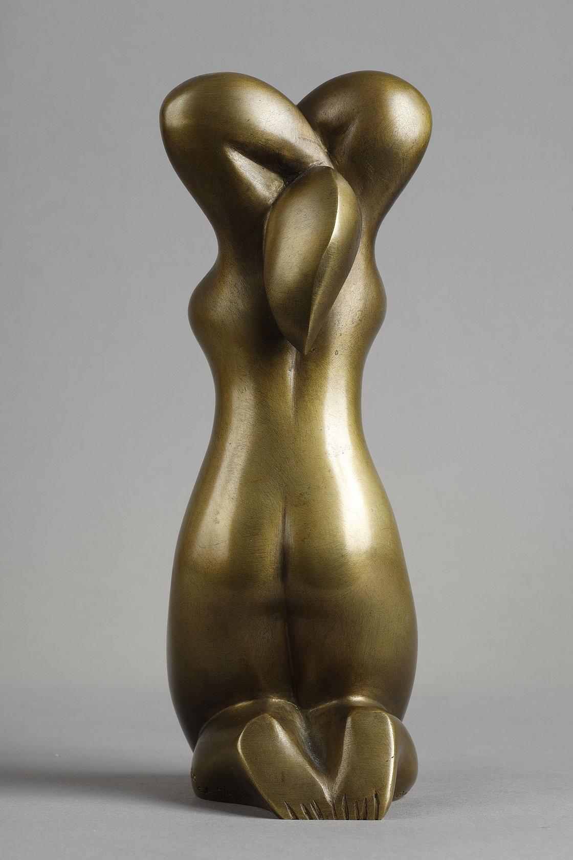 Nude kneeling
by Baltasar LOBO (1910-1993)

A bronze sculpture with an old gilded patina
Signed on the lower side 