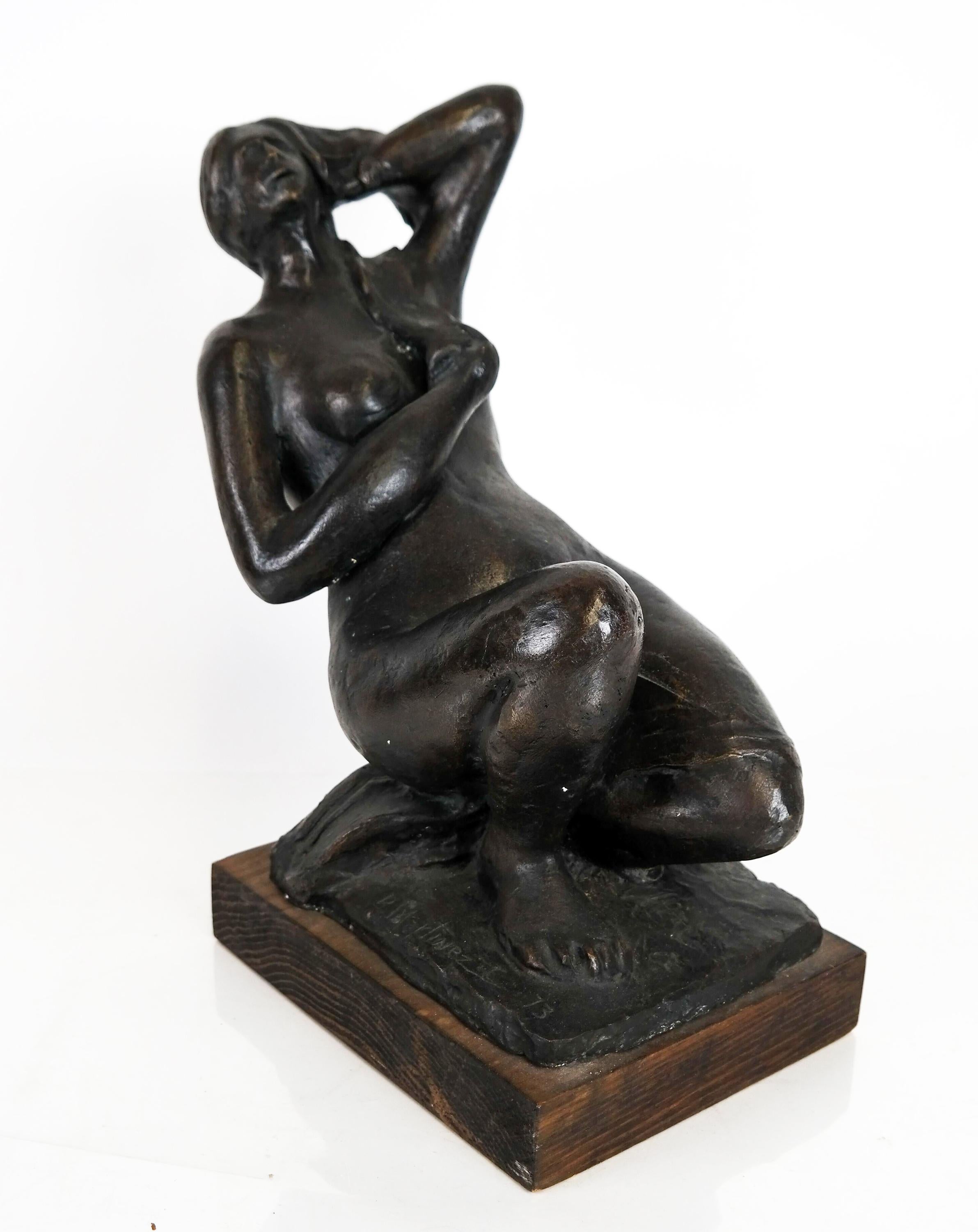 woman in the wind statue