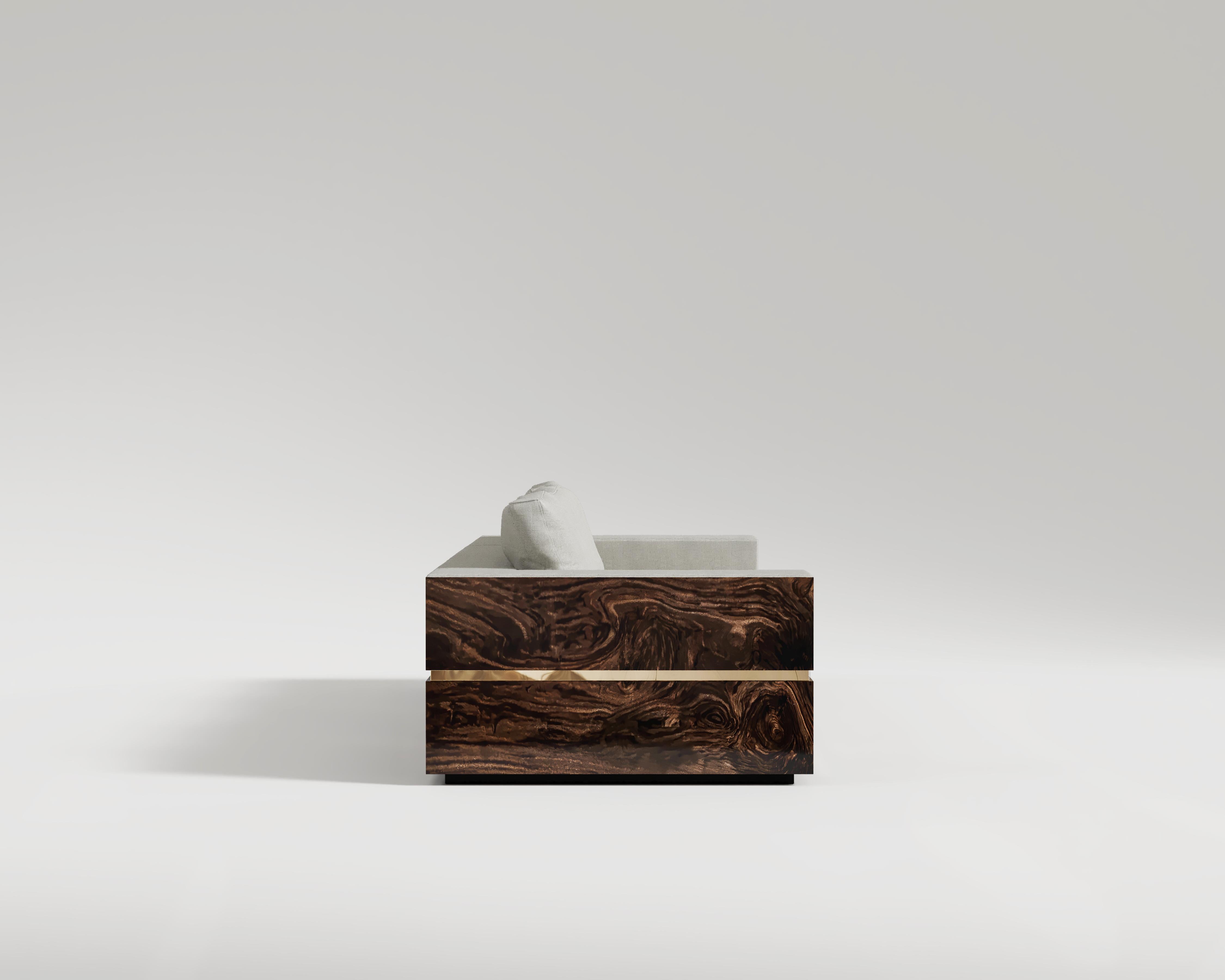 Balteus-Sofa aus polierter Bronze und Stoffpolsterung von Palena Furniture (Gebürstet) im Angebot