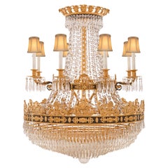 Lustre baltique Empire du XIXe siècle en bronze patiné et cristal, de style St. Ormolu