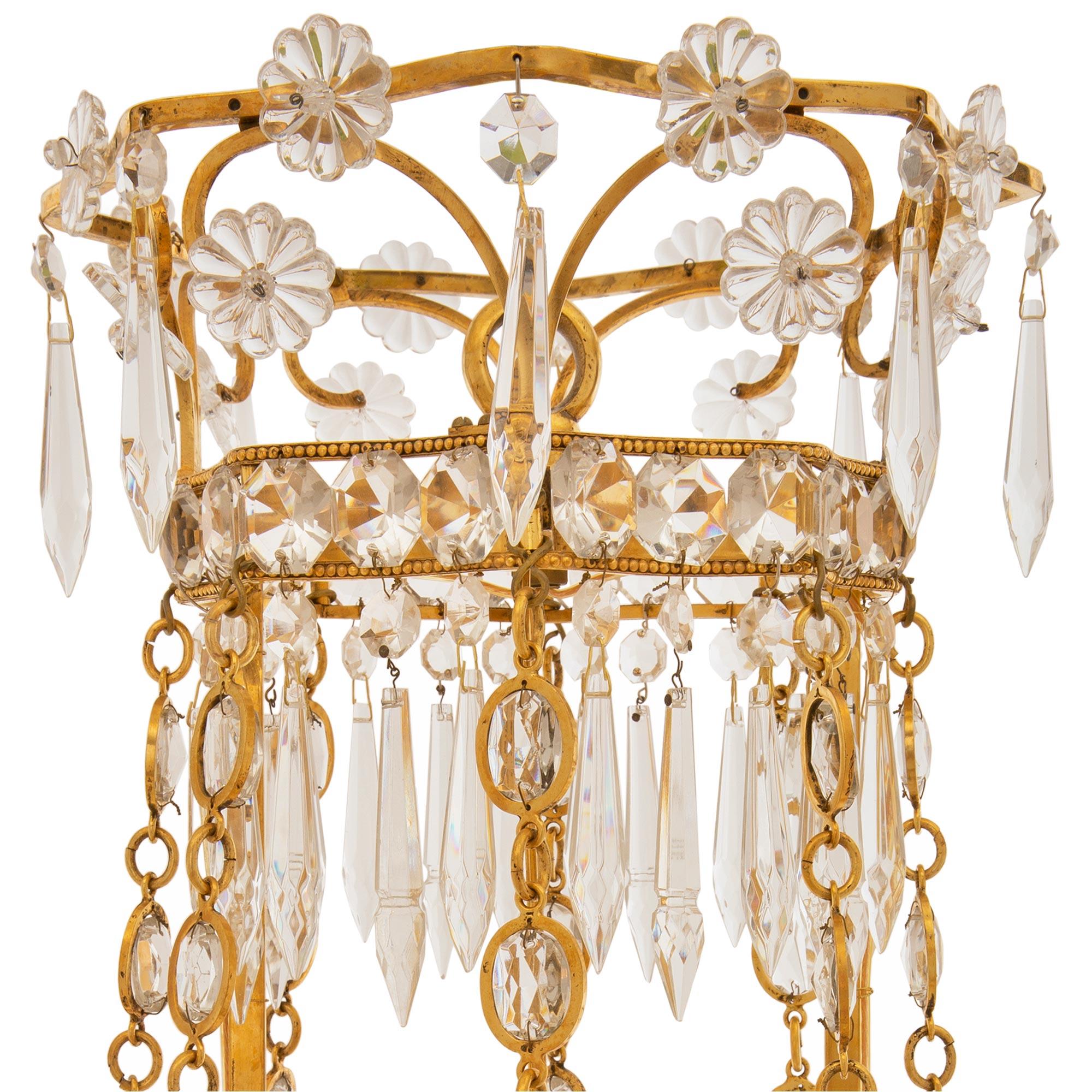 Baltique Lustre baltique du XIXe siècle de style Louis XVI en cristal et bronze doré en vente