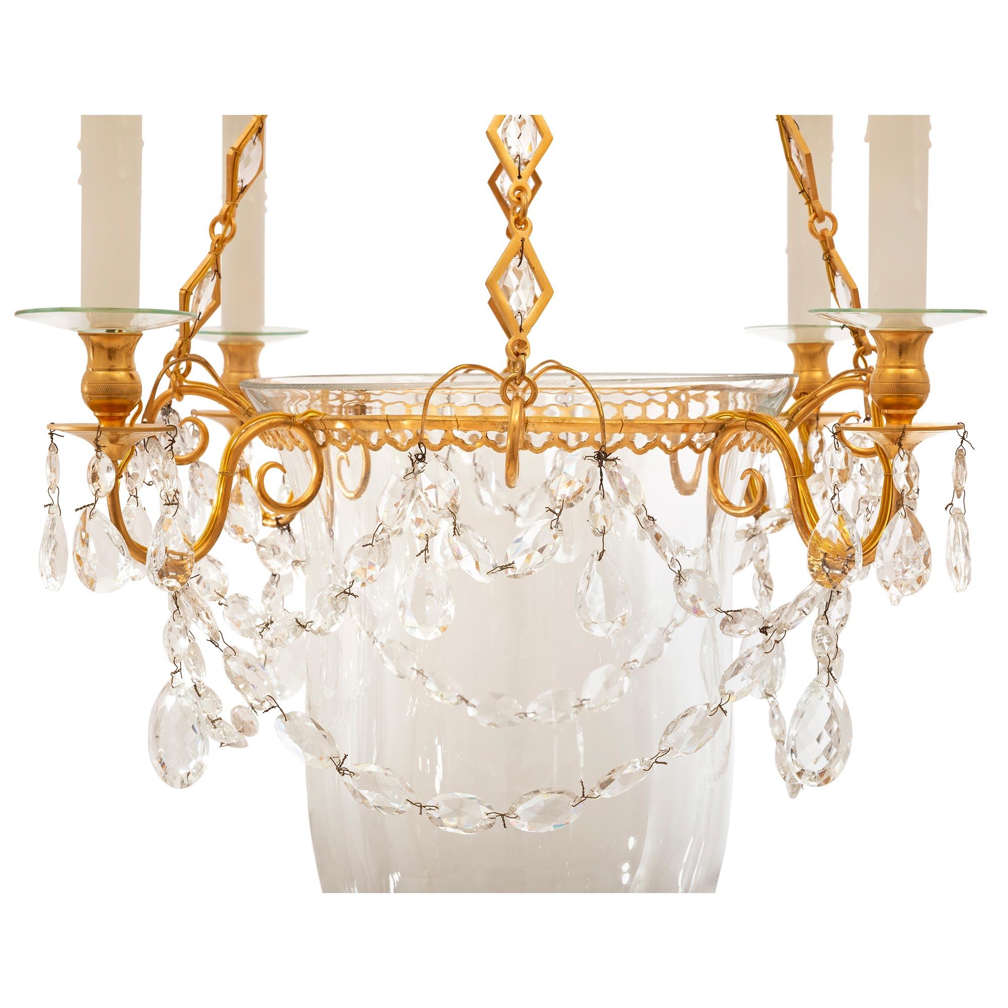 XIXe siècle Lanterne baltique du 19ème siècle de style Louis XVI en ormolu et verre soufflé à la main en vente