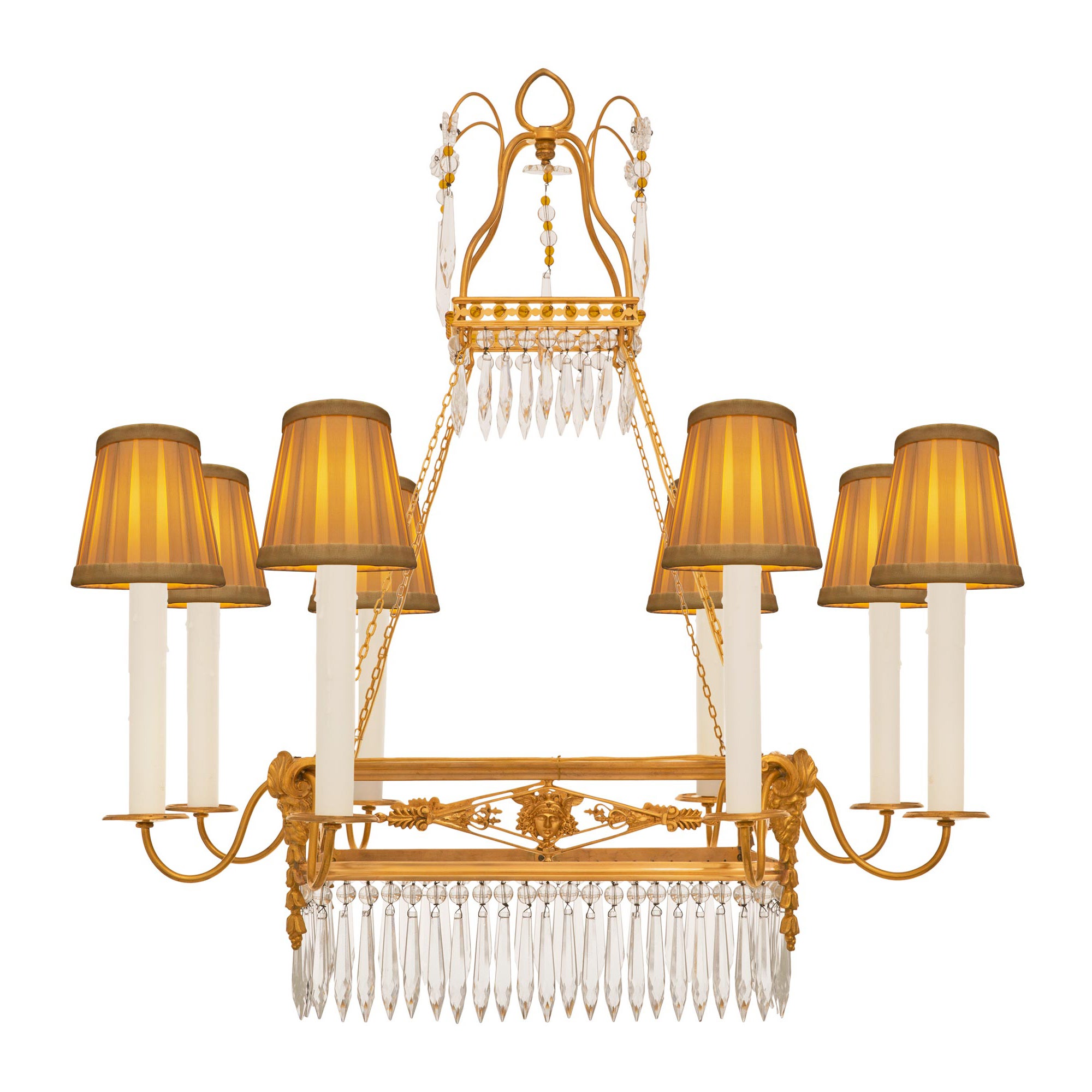 Lustre néoclassique balte du XIXe siècle en bronze doré et cristal