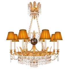 Lampadario baltico neoclassico del XIX secolo con ormolu, cristalli e vetro