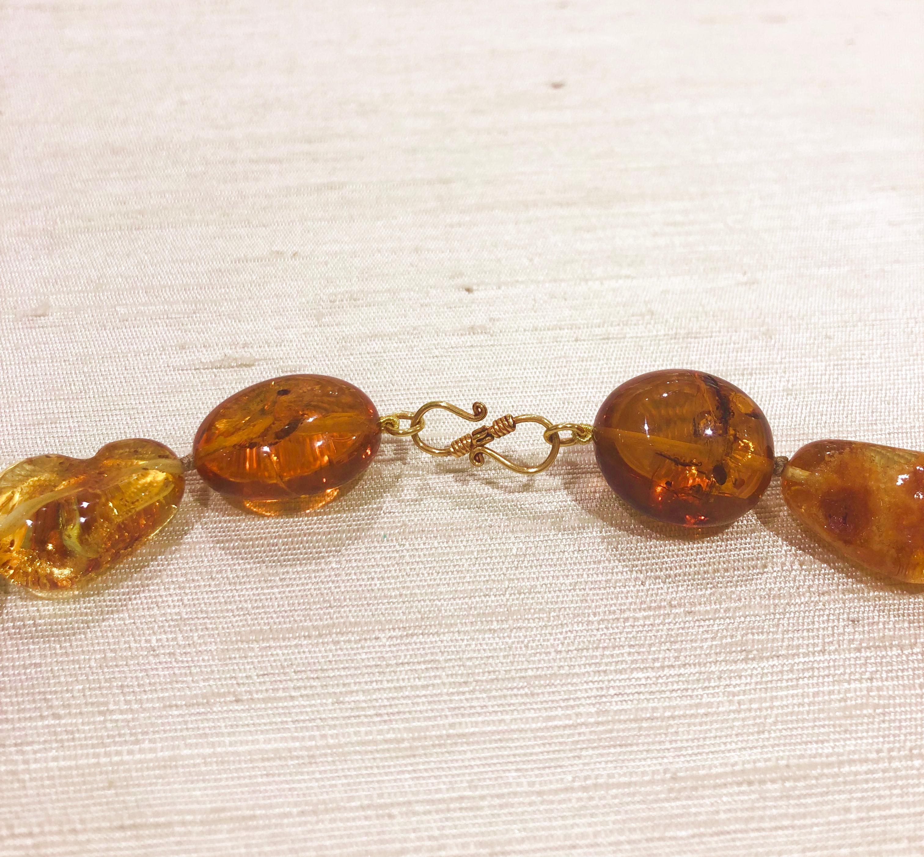 Collier d'ambre baltique avec perles en or 18 carats et perles d'eau douce en vente 1